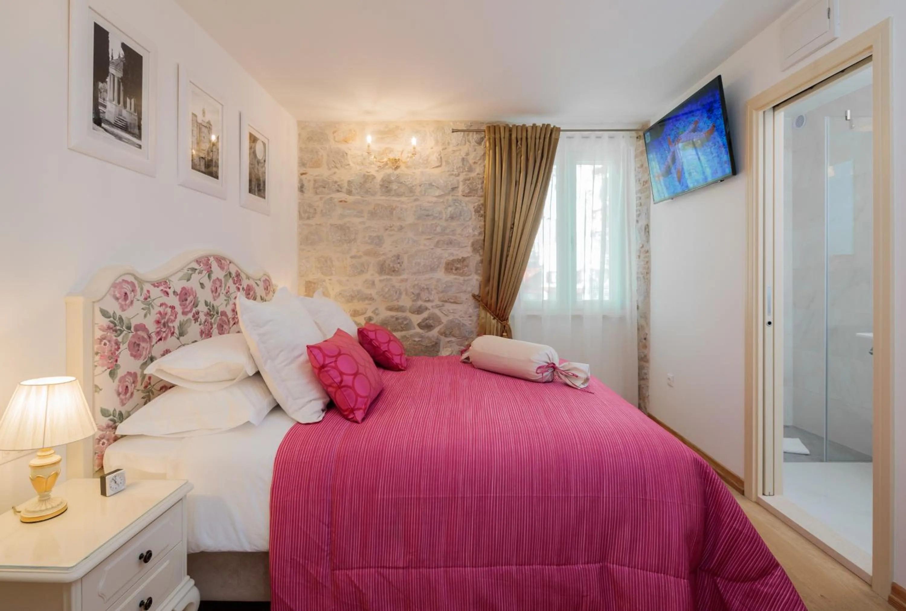 Bed in Priska Heritage Rooms