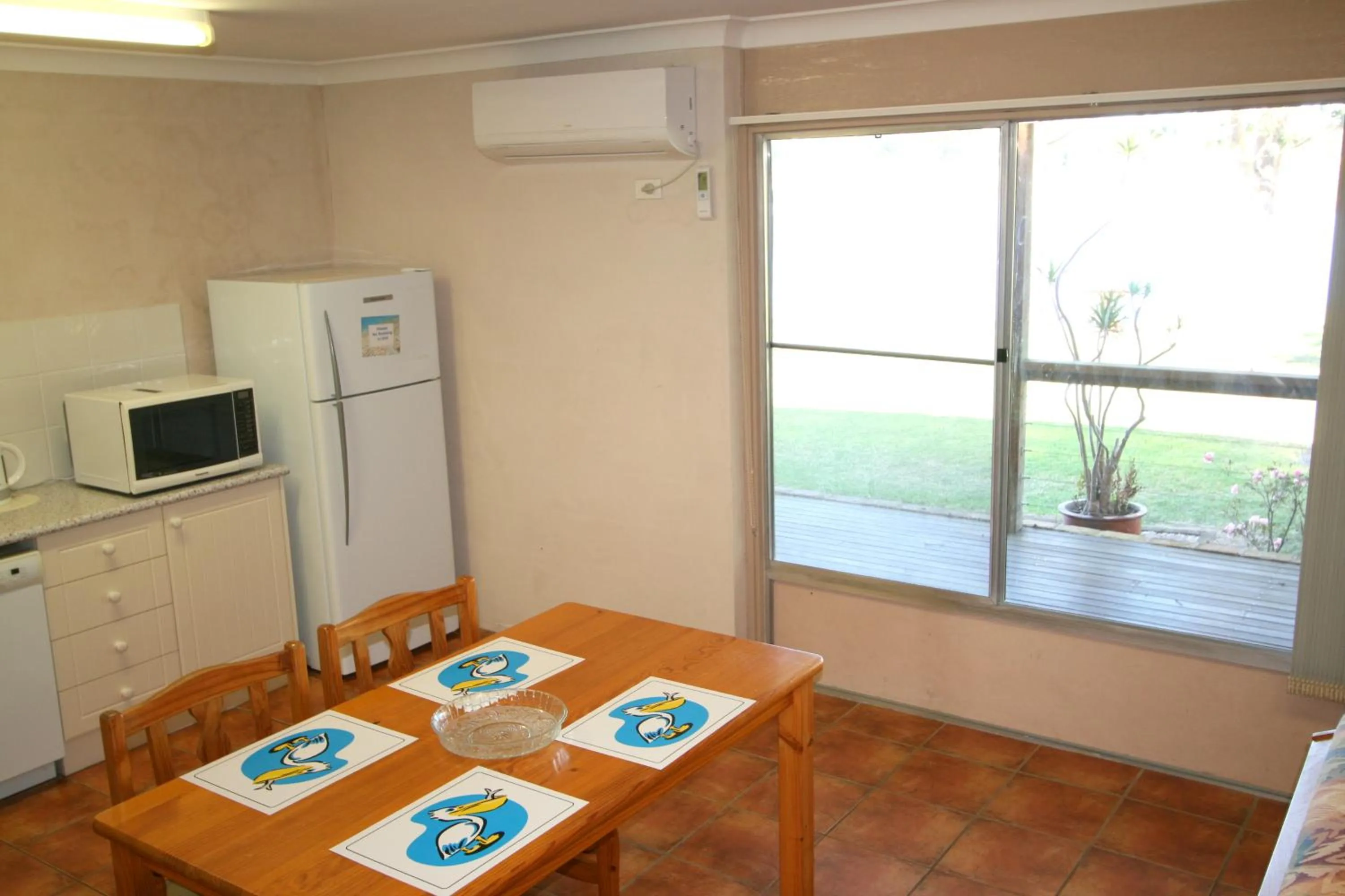 Kitchen or kitchenette in Lake Edge Apartments