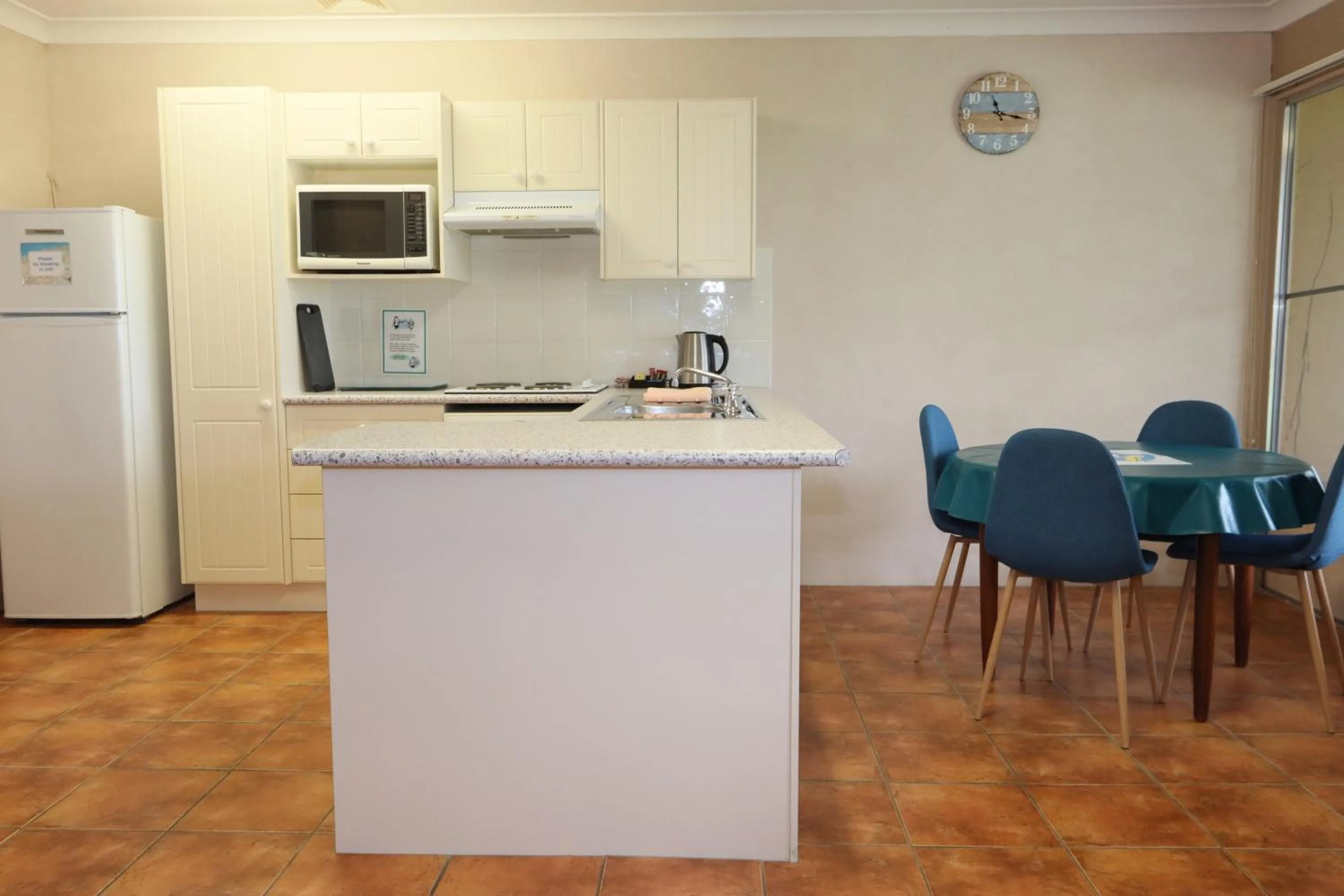 Coffee/tea facilities in Lake Edge Apartments