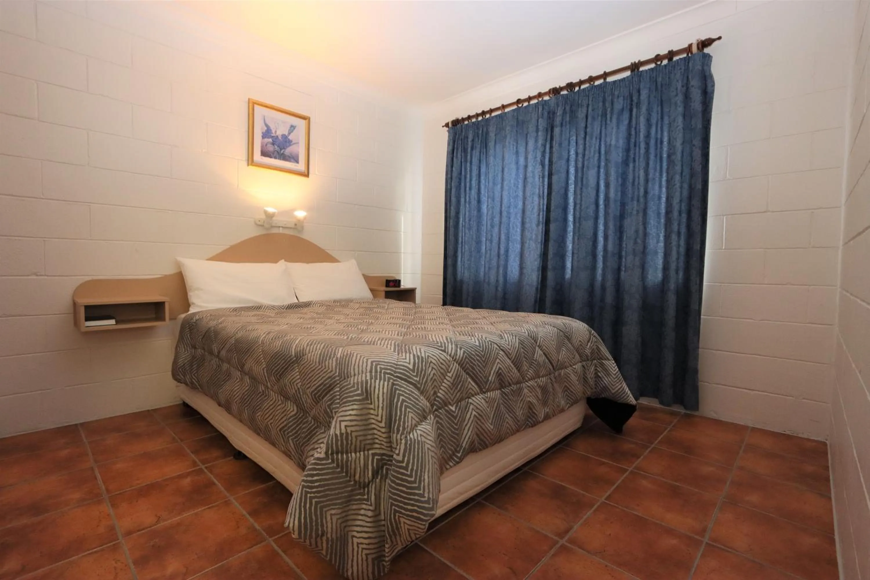 Bedroom, Bed in Lake Edge Apartments