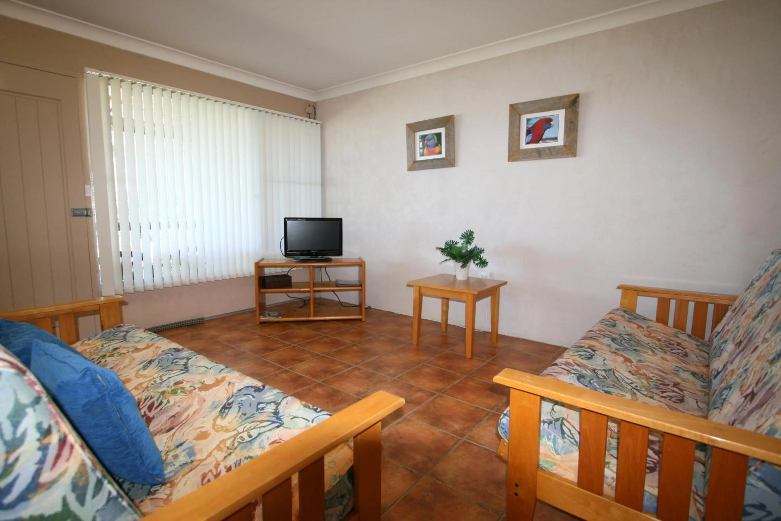 TV and multimedia in Lake Edge Apartments