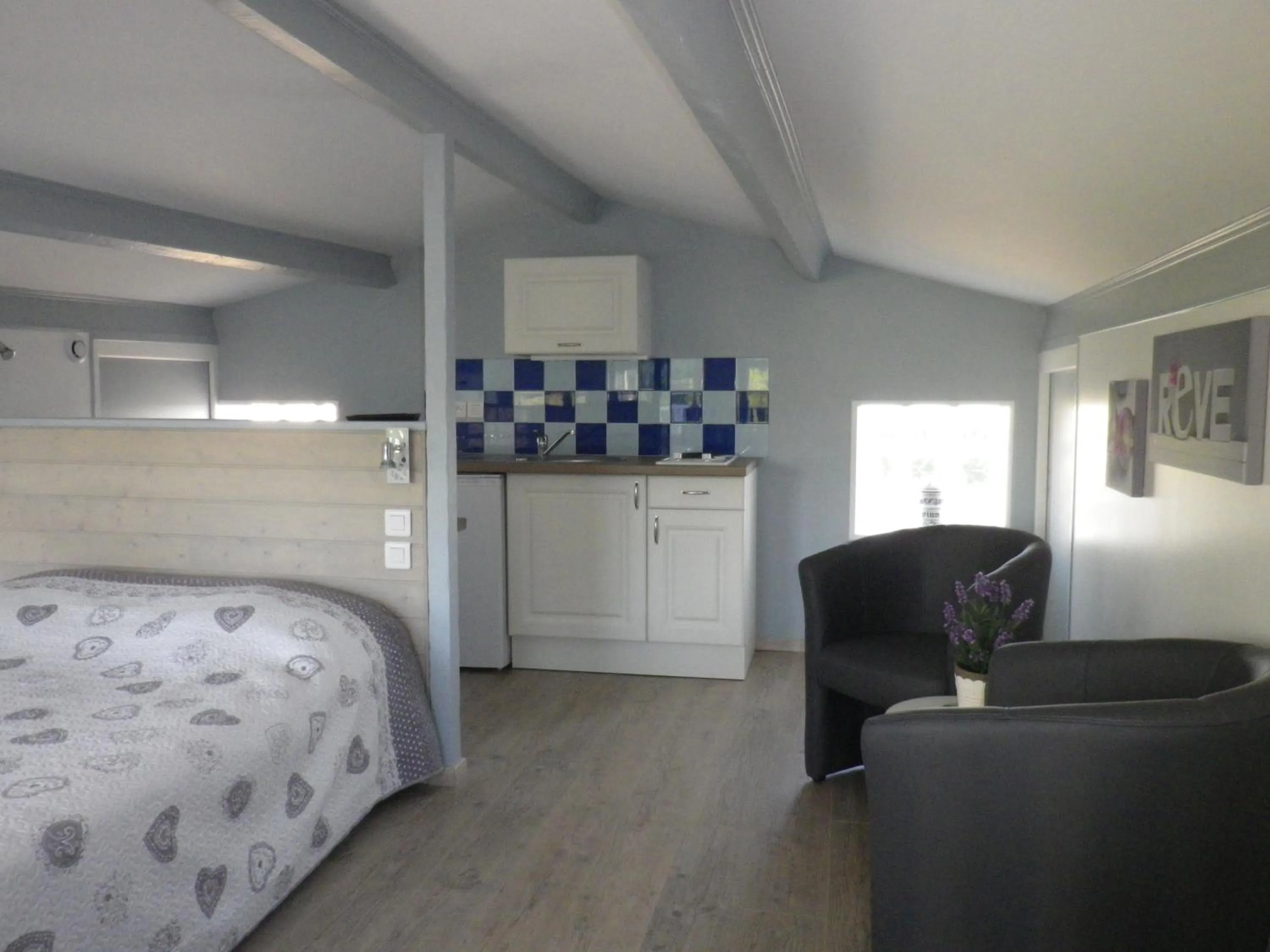 Photo of the whole room in Chevrefeuille et Eglantine