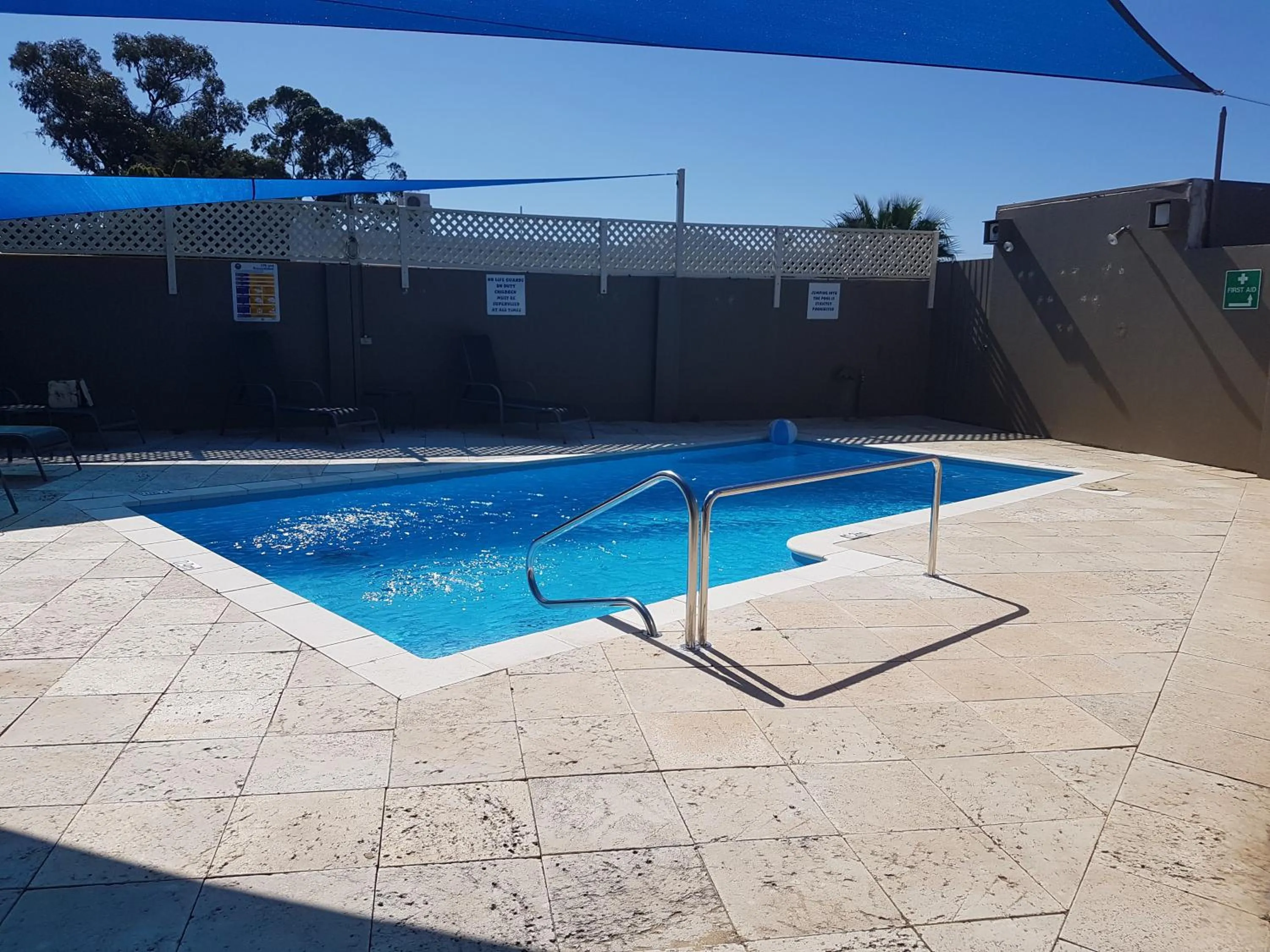 Swimming pool in Mandurah Foreshore Motel