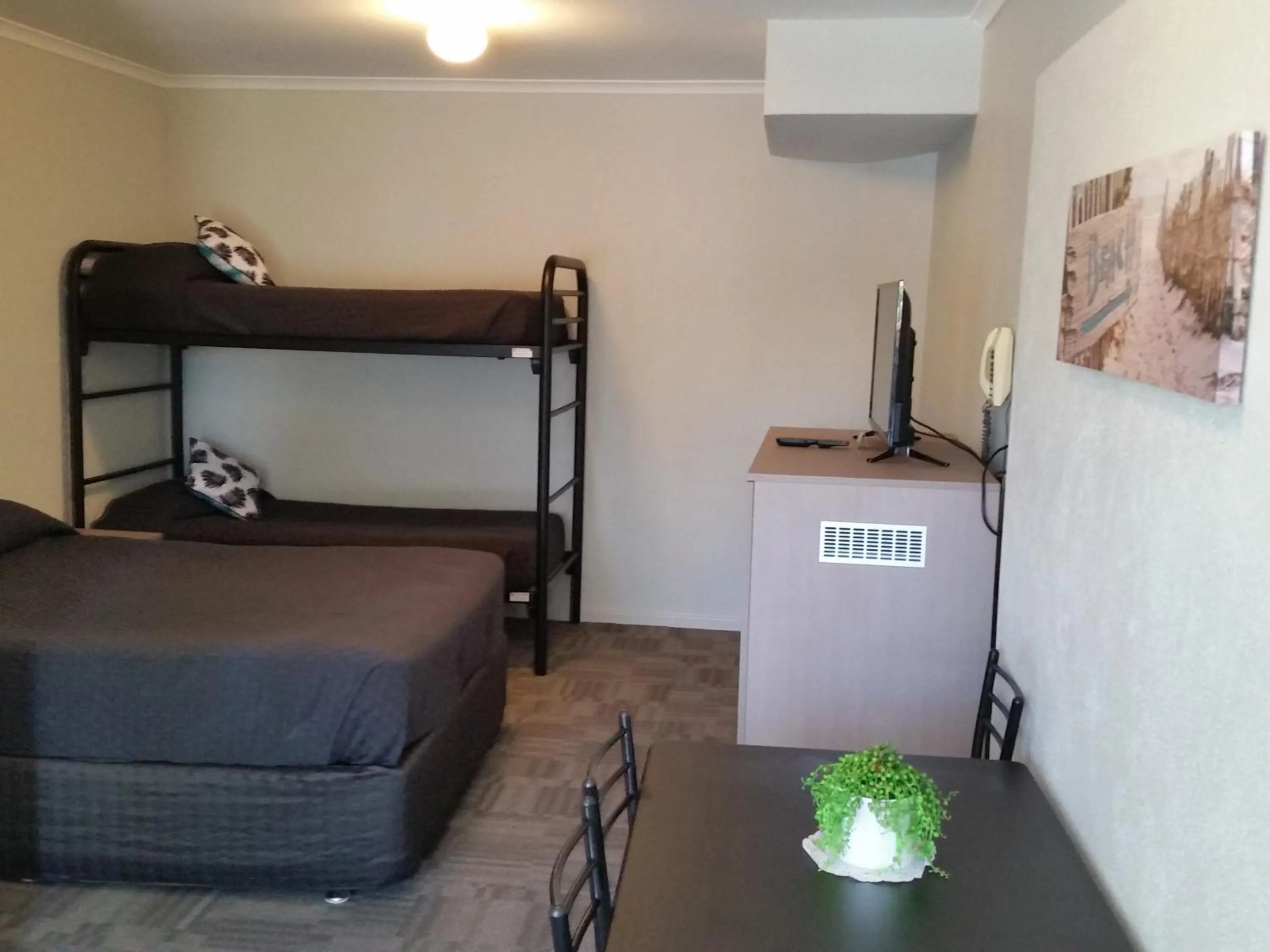 bunk bed, Bed in Mandurah Foreshore Motel