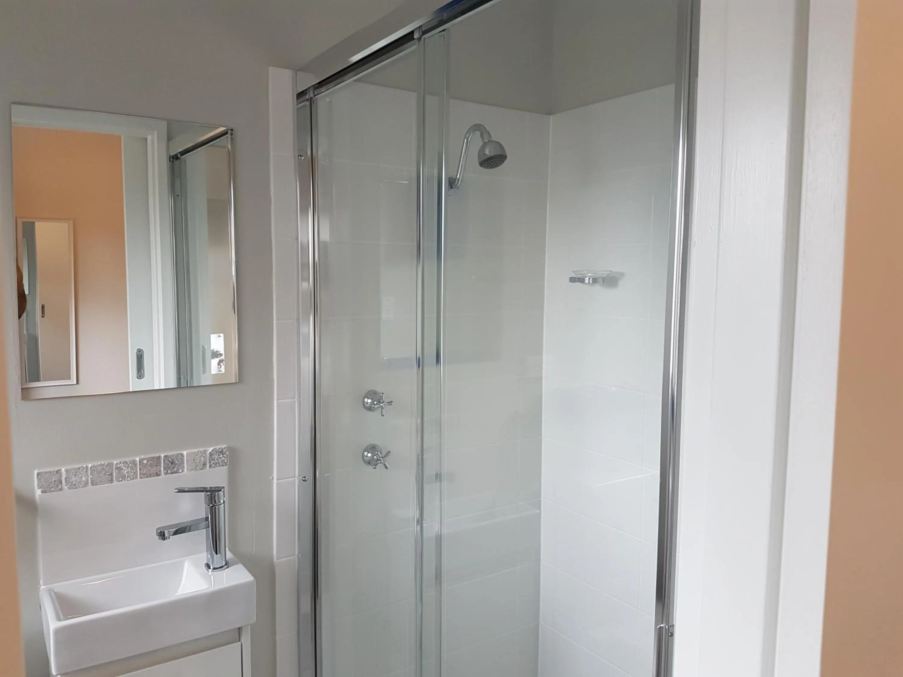 Bathroom in Mandurah Foreshore Motel