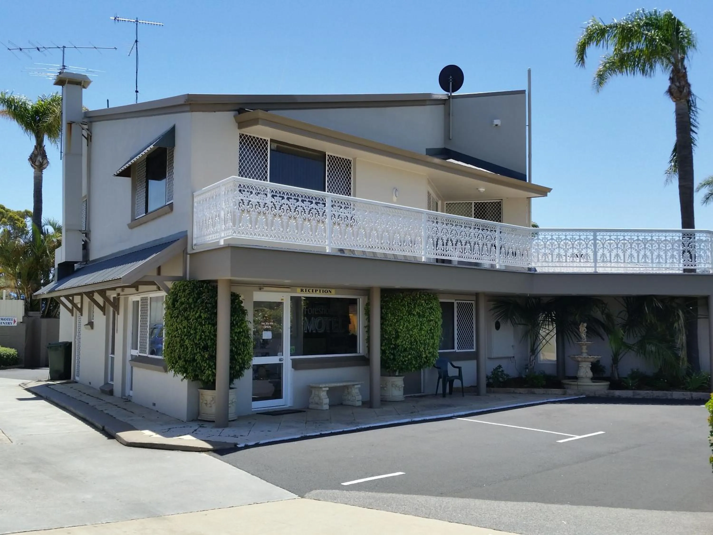 Facade/entrance in Mandurah Foreshore Motel