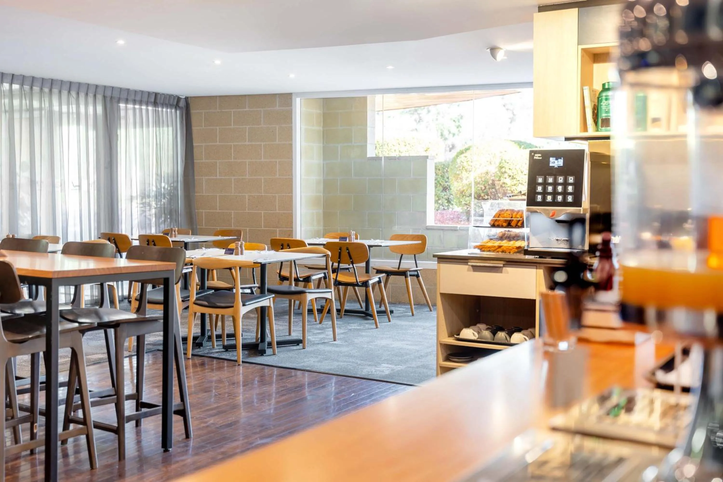 Restaurant/places to eat in Mantra on Northbourne