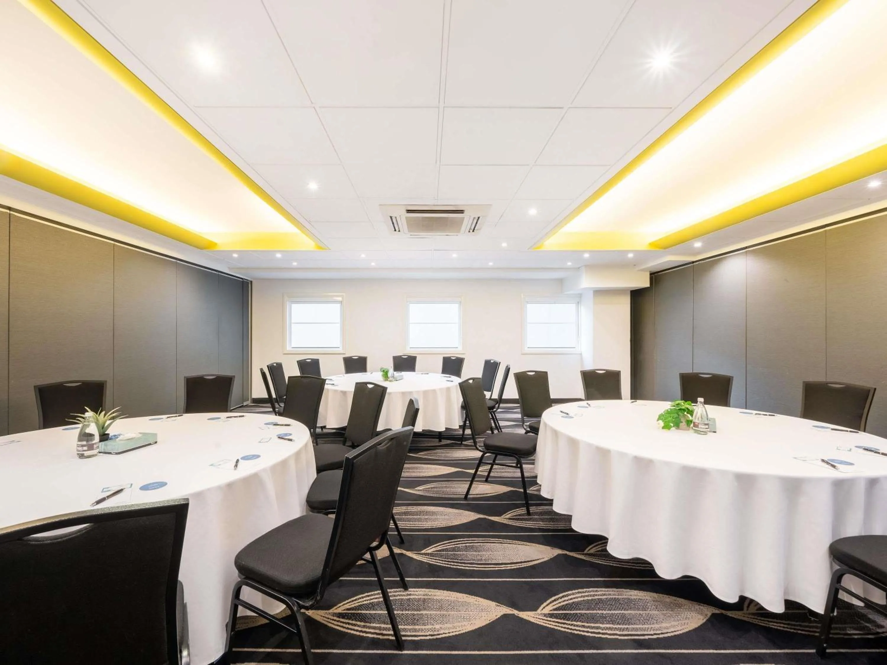Meeting/conference room in Mantra on Northbourne