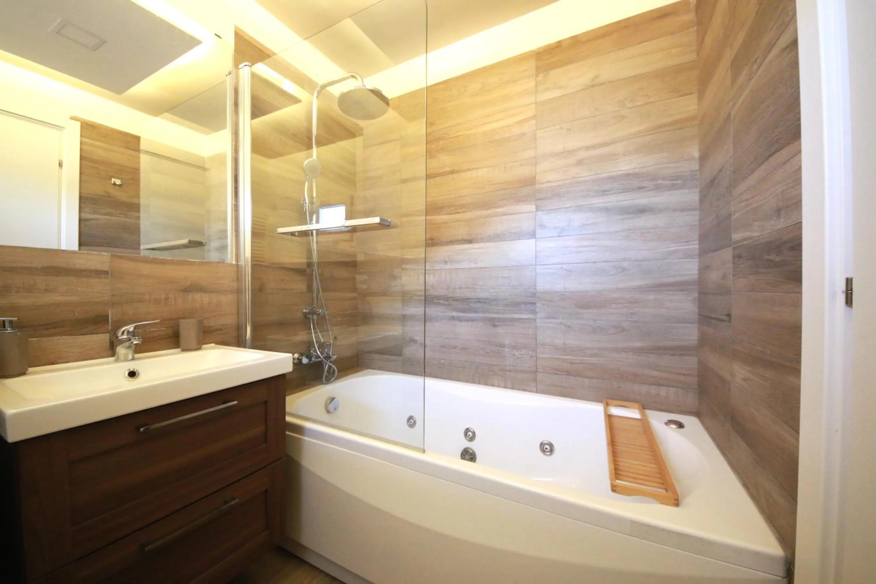 Hot Tub in Talismano Luxury Suite & Loft & Alcova & Maison