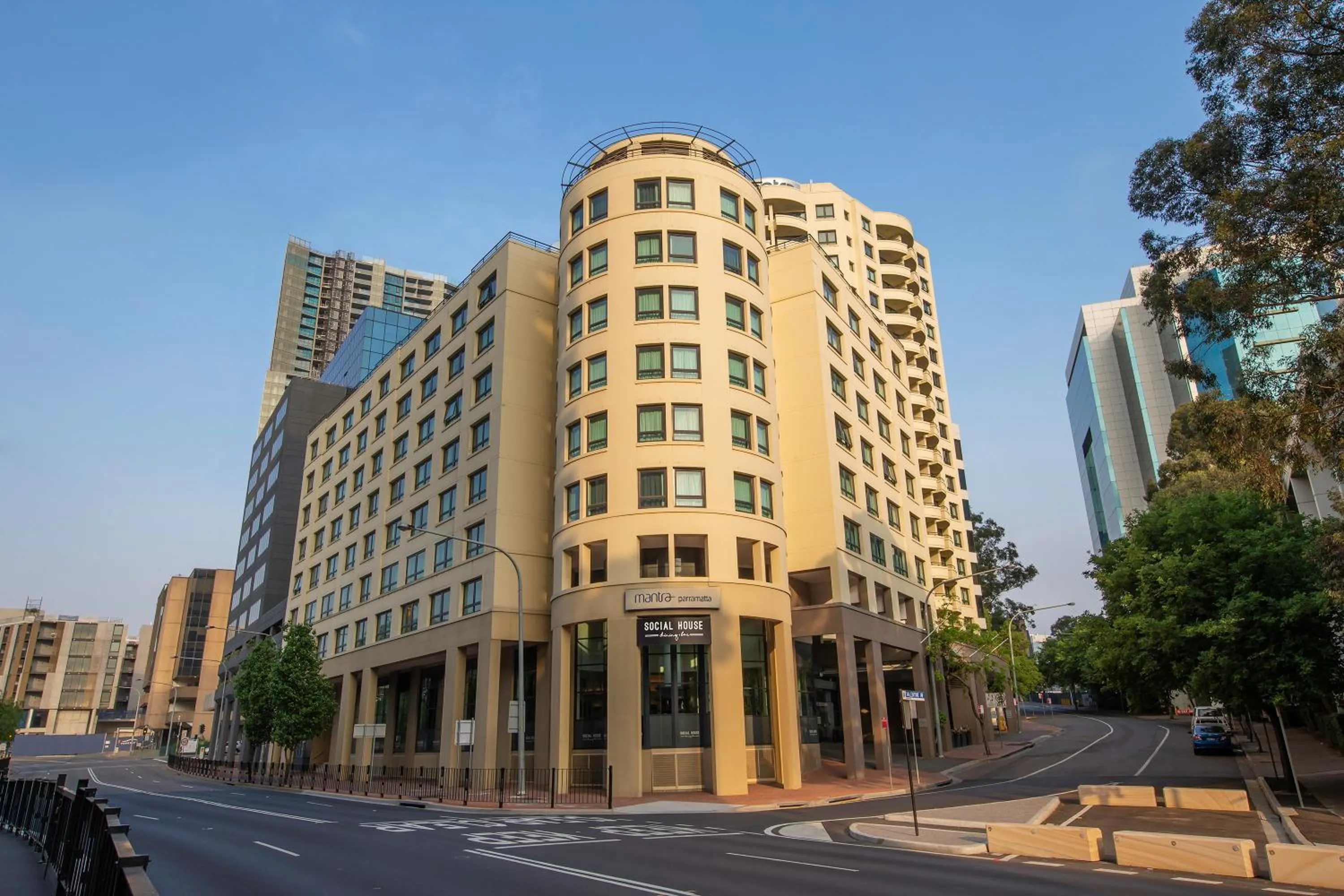 Property building in Mantra Parramatta