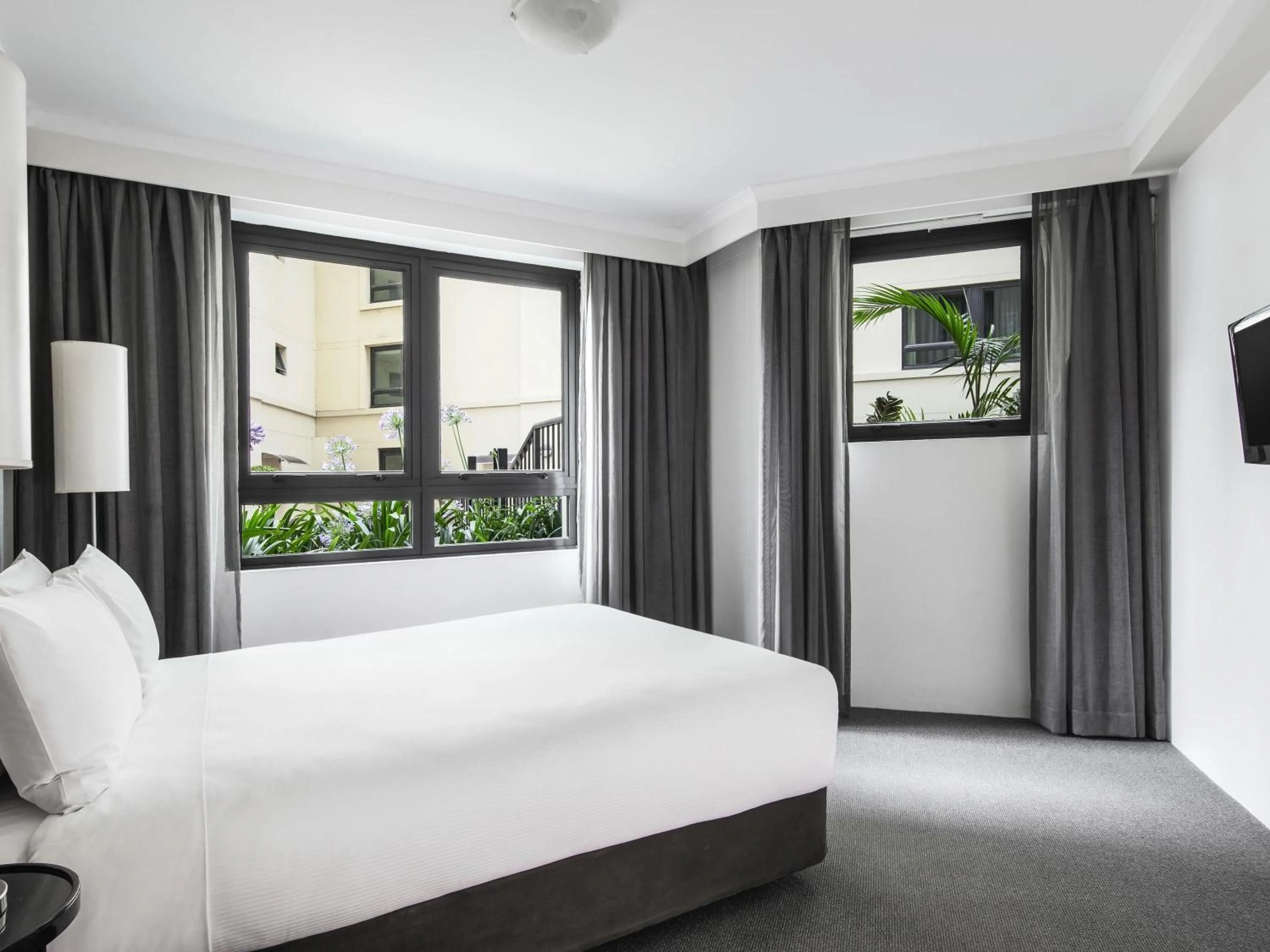 Bedroom, Bed in Mantra Parramatta