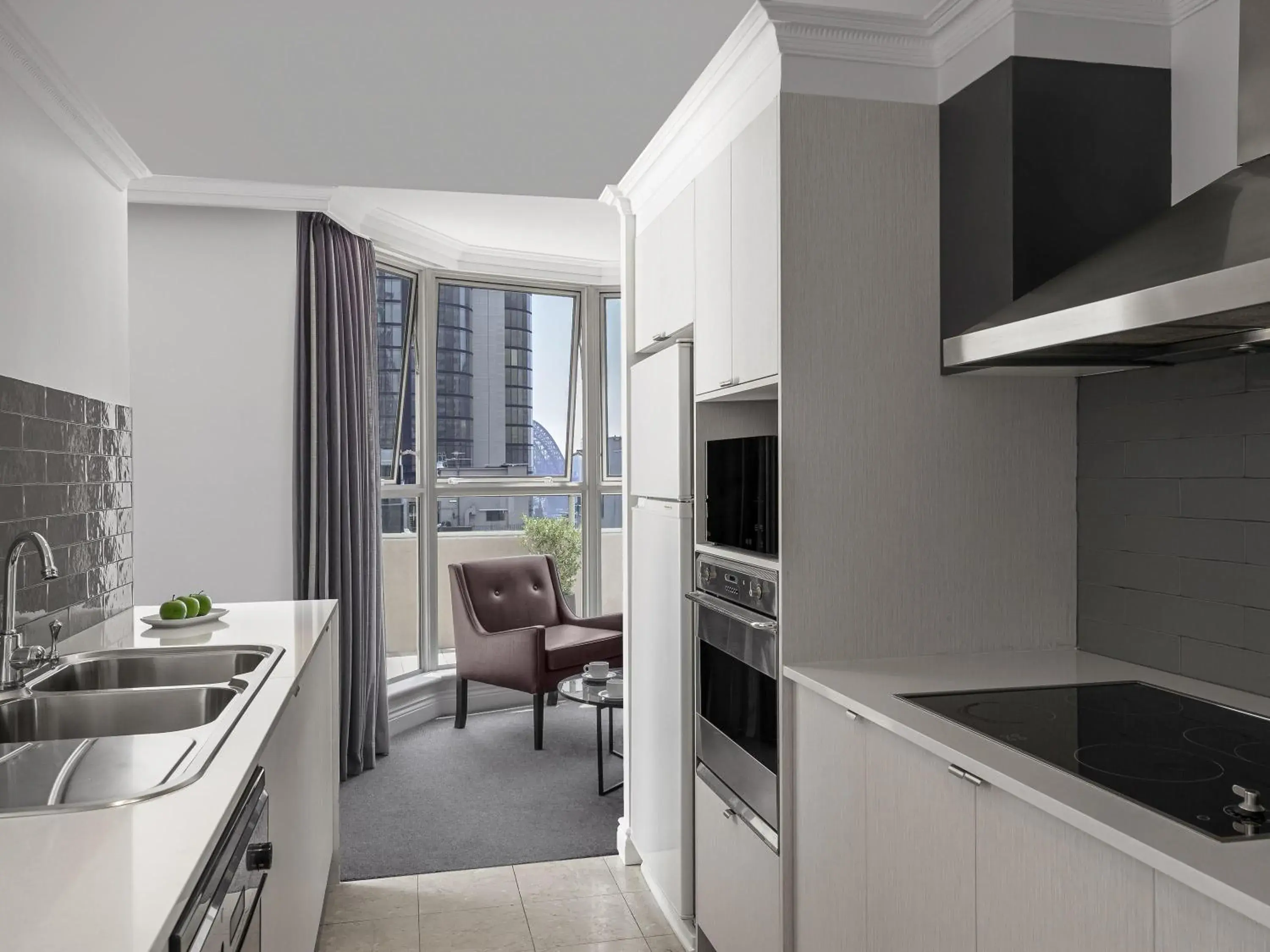 Three-Bedroom Penthouse in Mantra 2 Bond Street Three-Bedroom Penthouse in Mantra 2 Bond Street