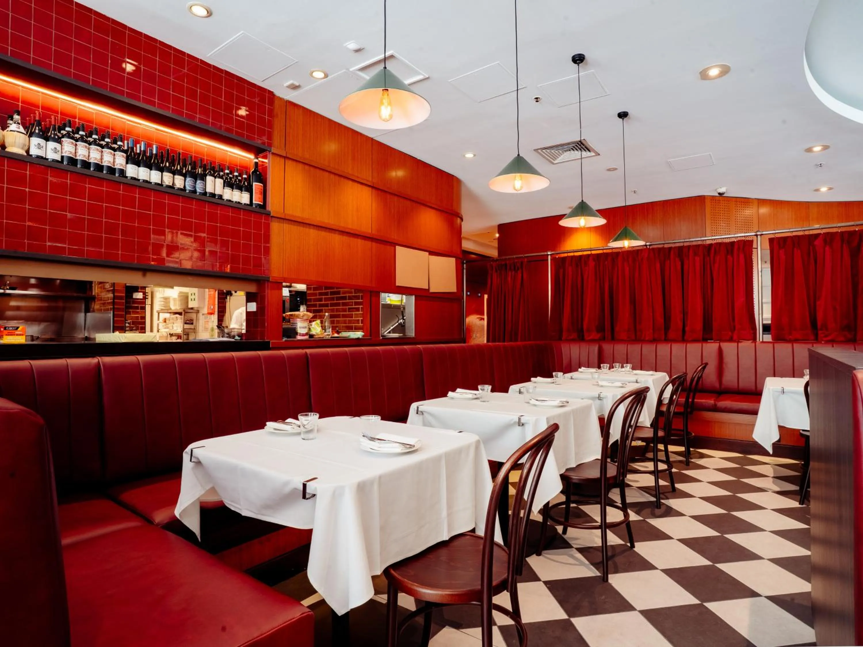 Restaurant/places to eat in Mantra 2 Bond Street