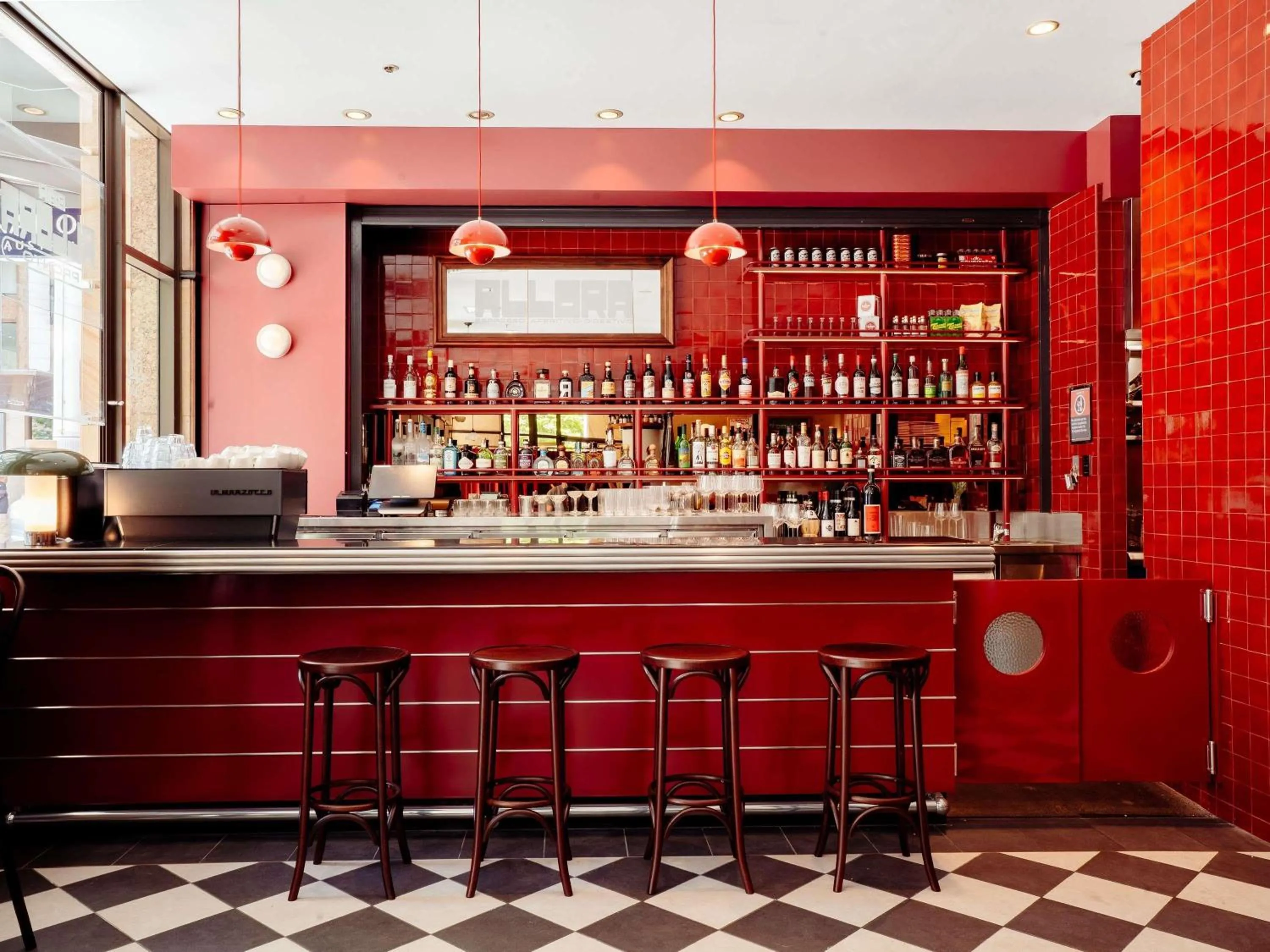 Restaurant/places to eat in Mantra 2 Bond Street