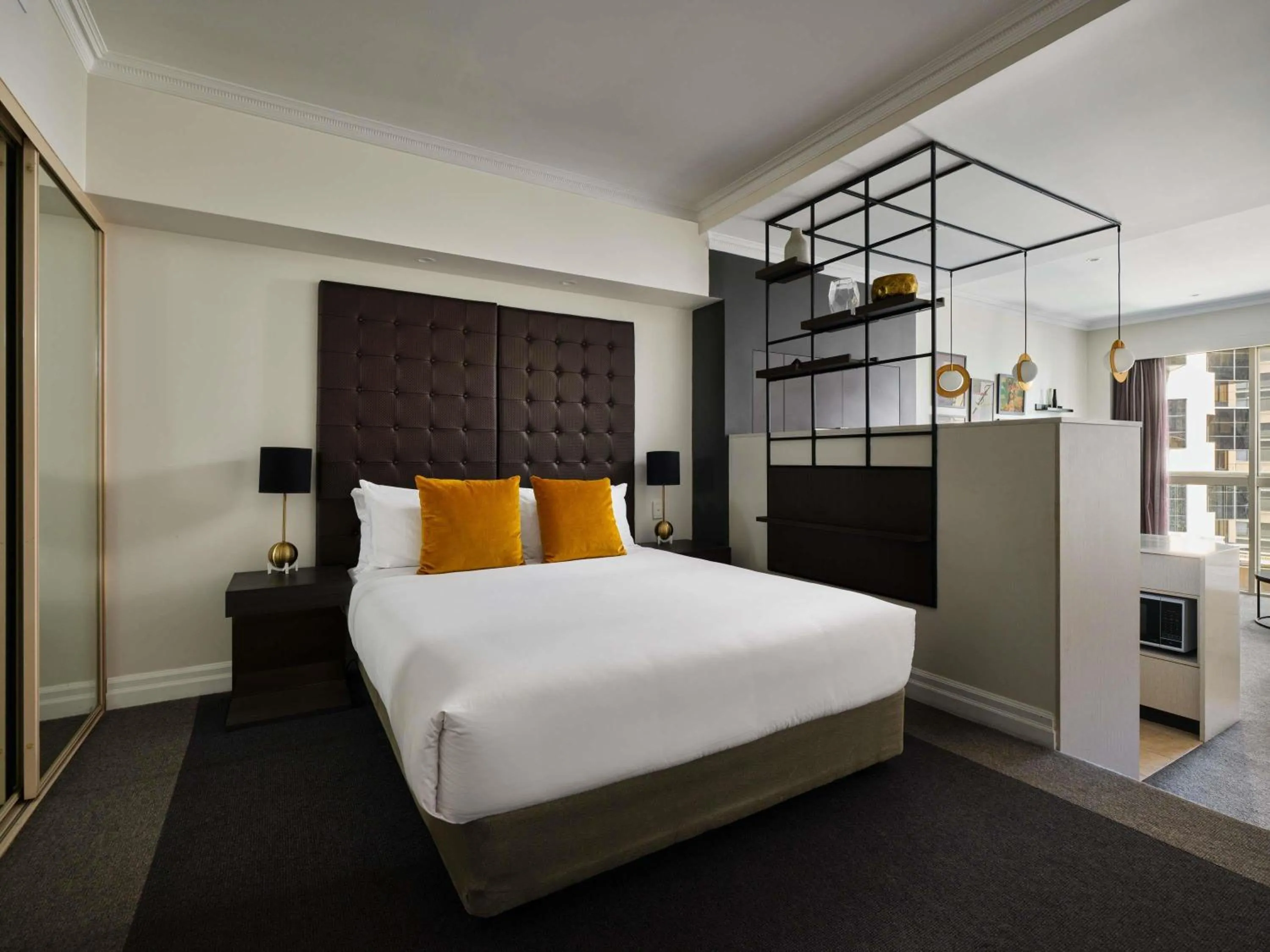 Bedroom, Bed in Mantra 2 Bond Street
