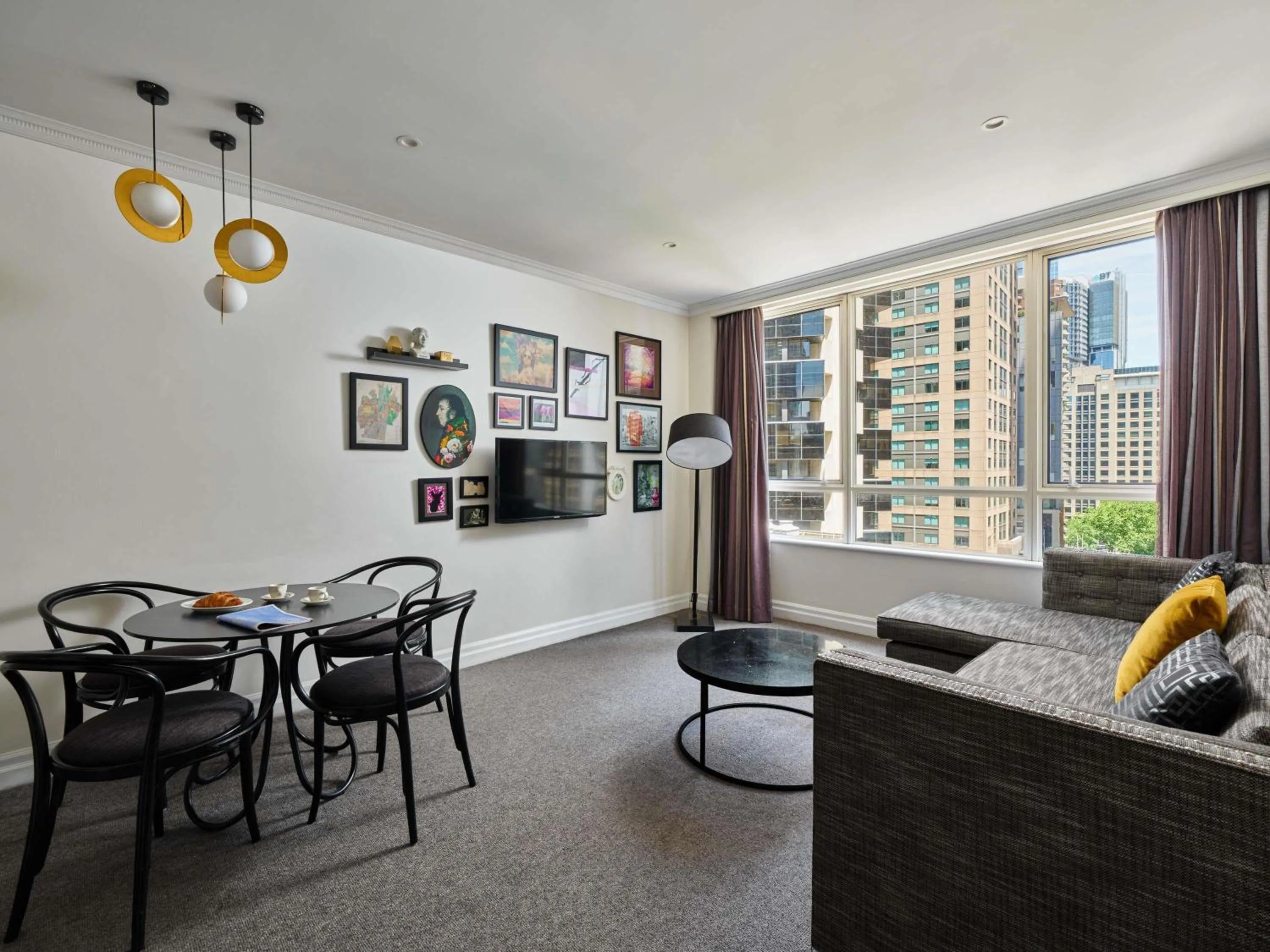 Bedroom in Mantra 2 Bond Street