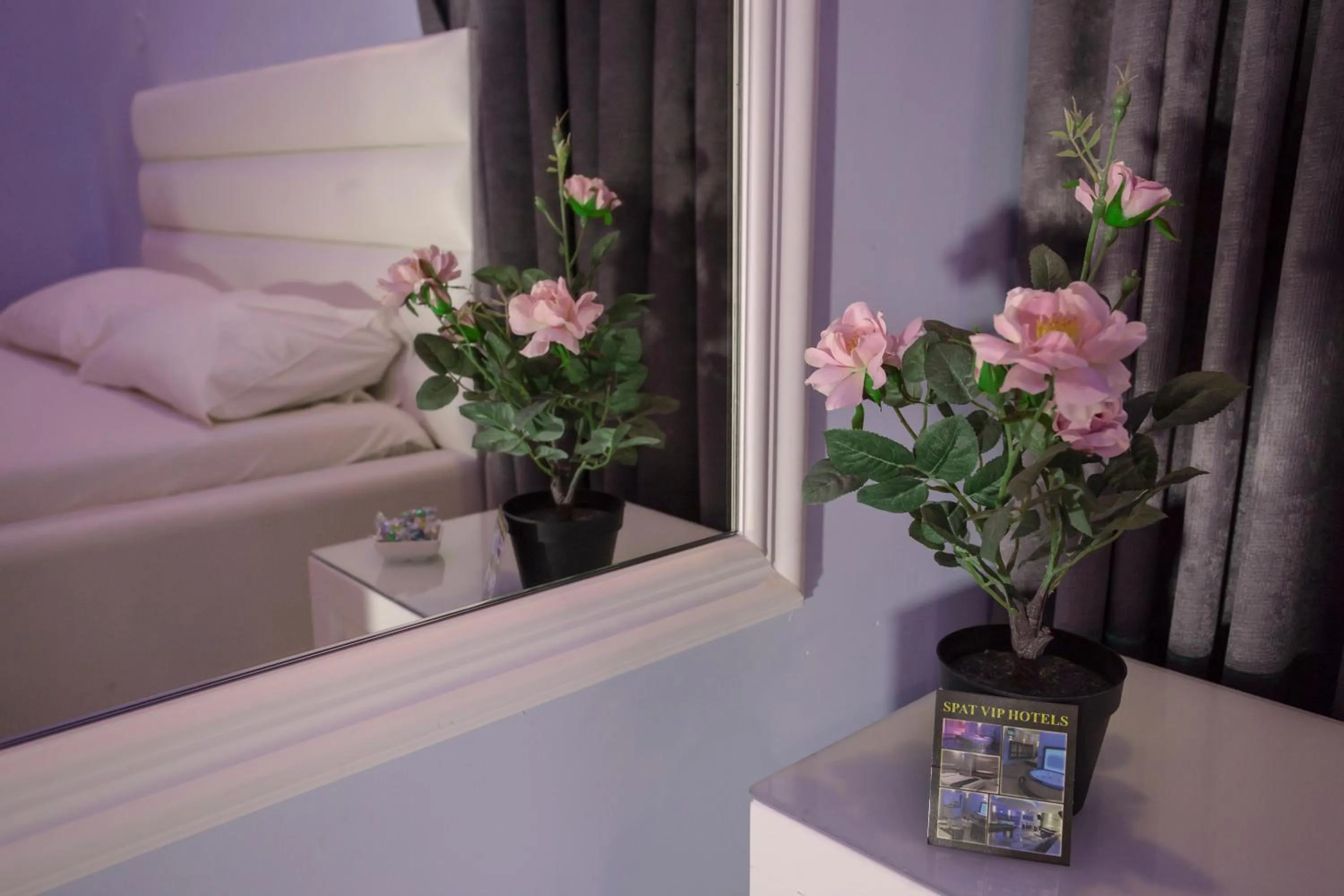 Photo of the whole room, Bed in Spat Beach