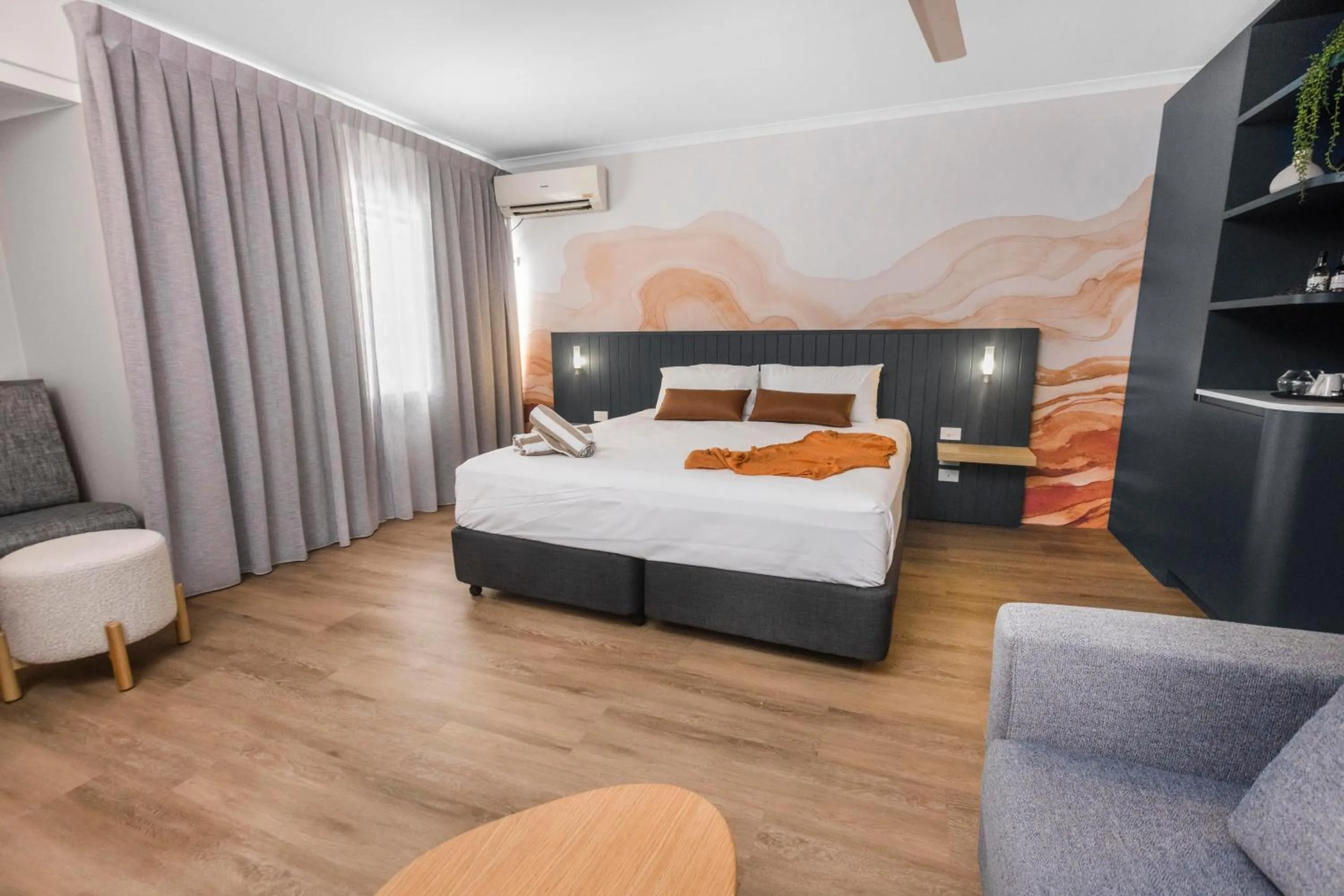 Bedroom, Bed in Mercure Cairns