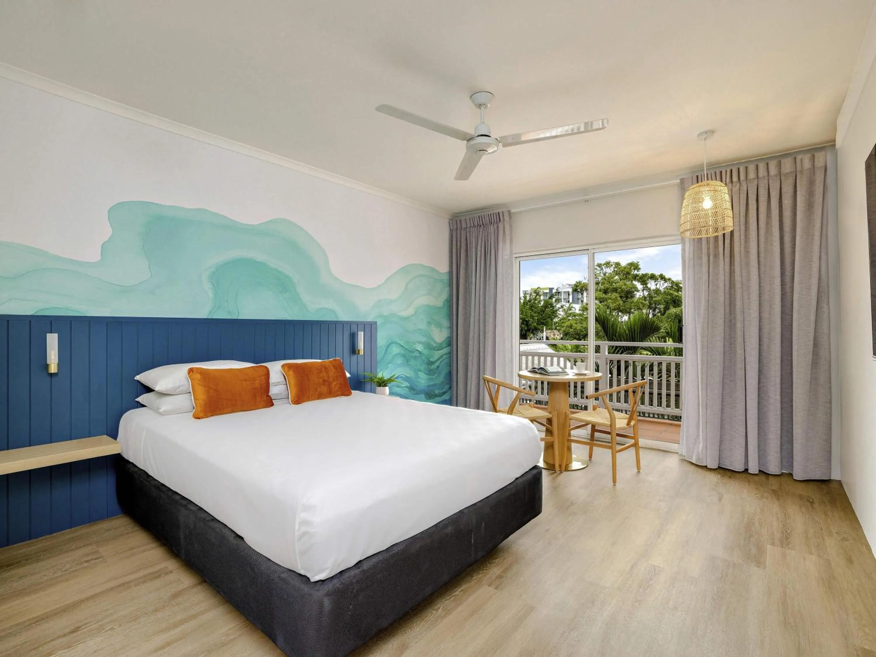 Bedroom, Bed in Mercure Cairns