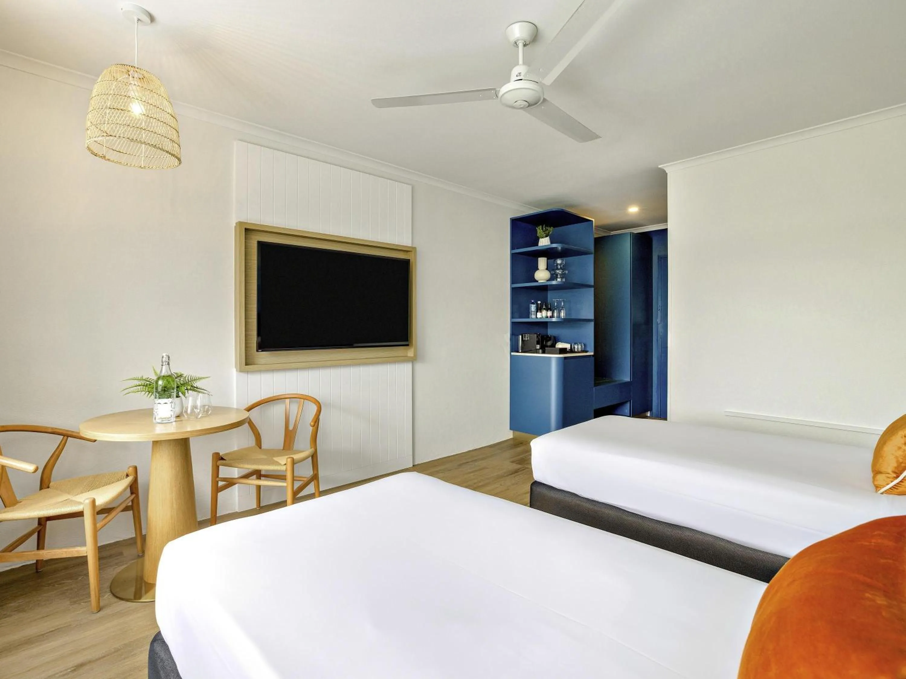 Bedroom, Bed in Mercure Cairns