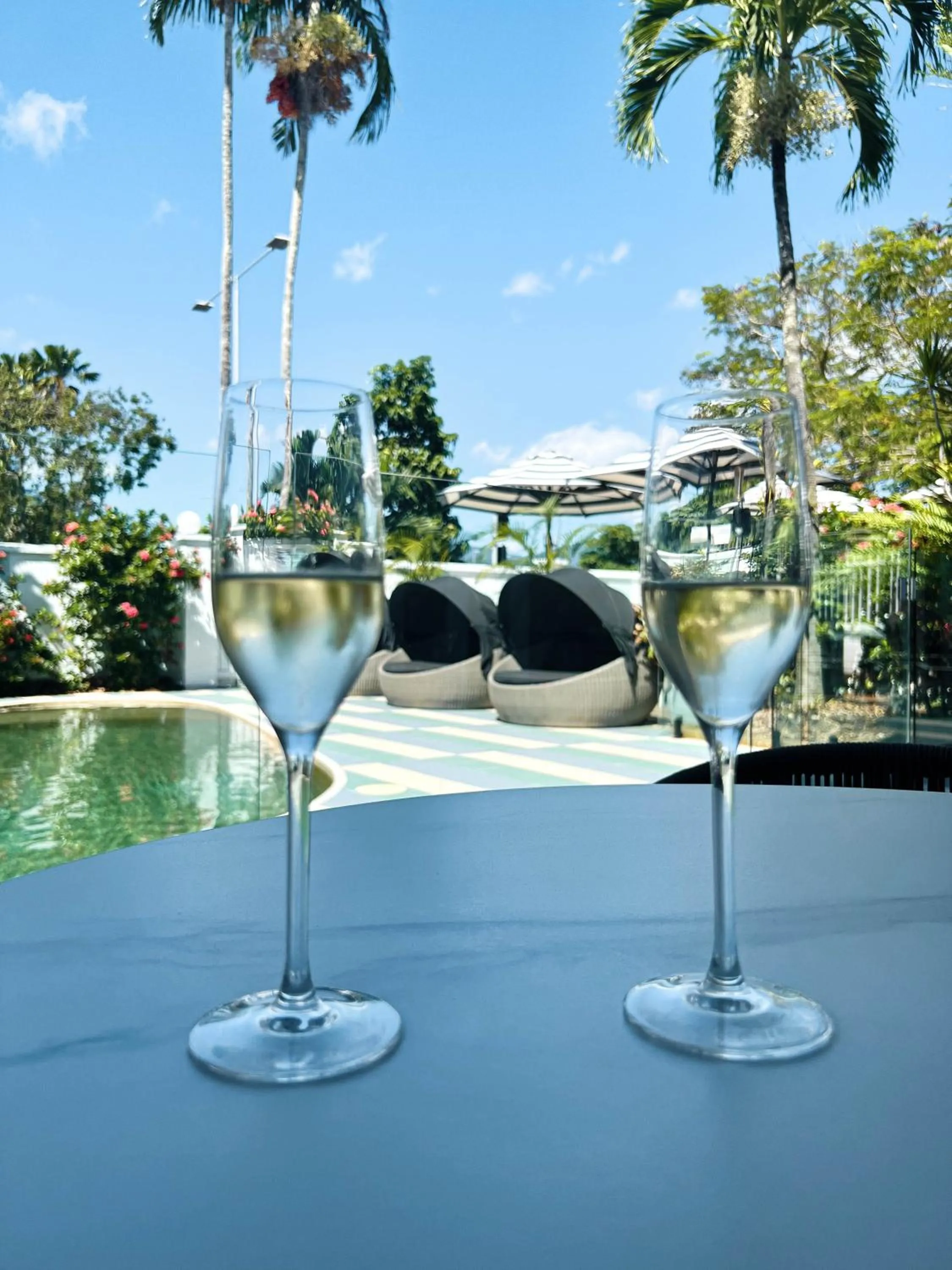 Pool view in Mercure Cairns
