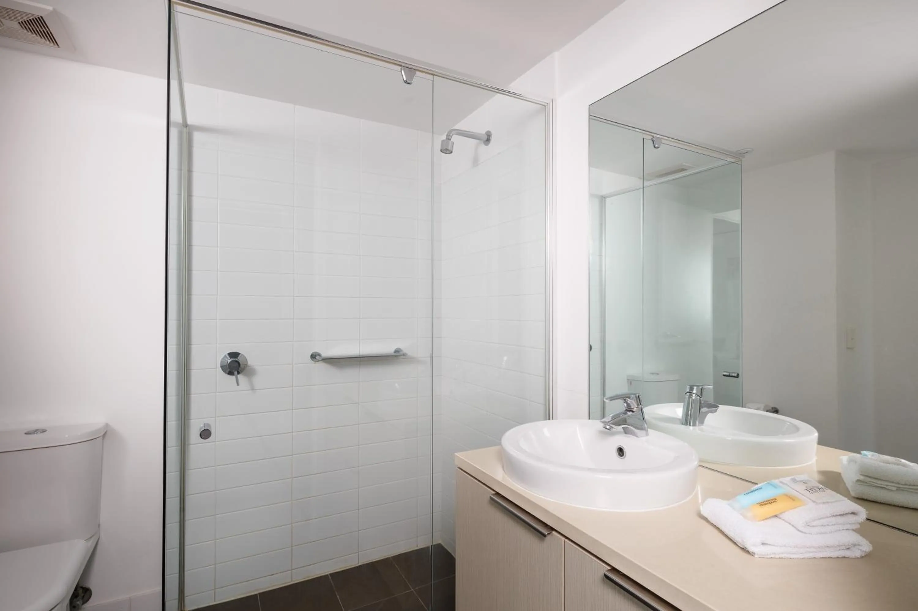Bathroom in Central Islington Apartments