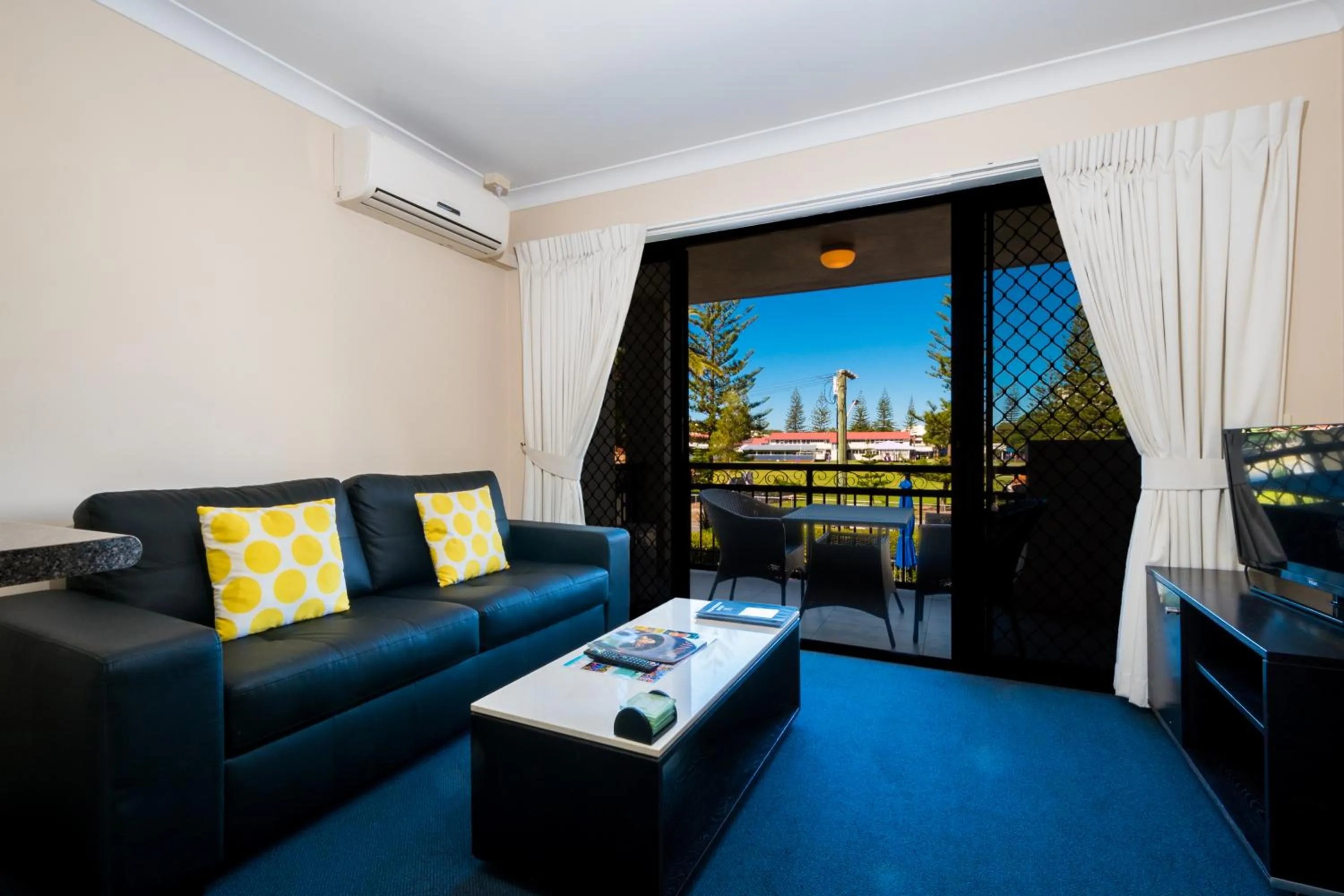 Living room in Island Beach Resort