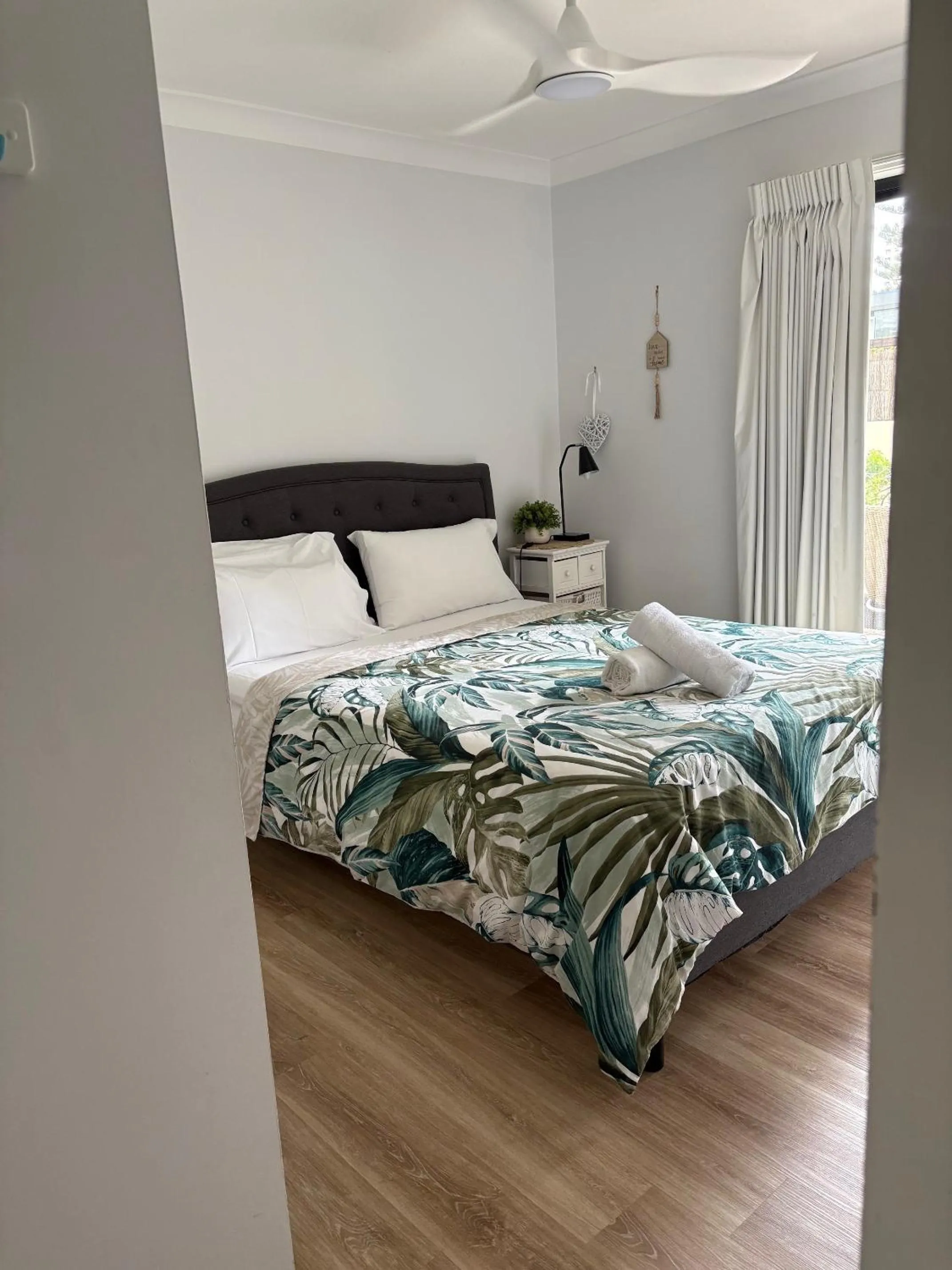 Bedroom, Bed in Island Beach Resort