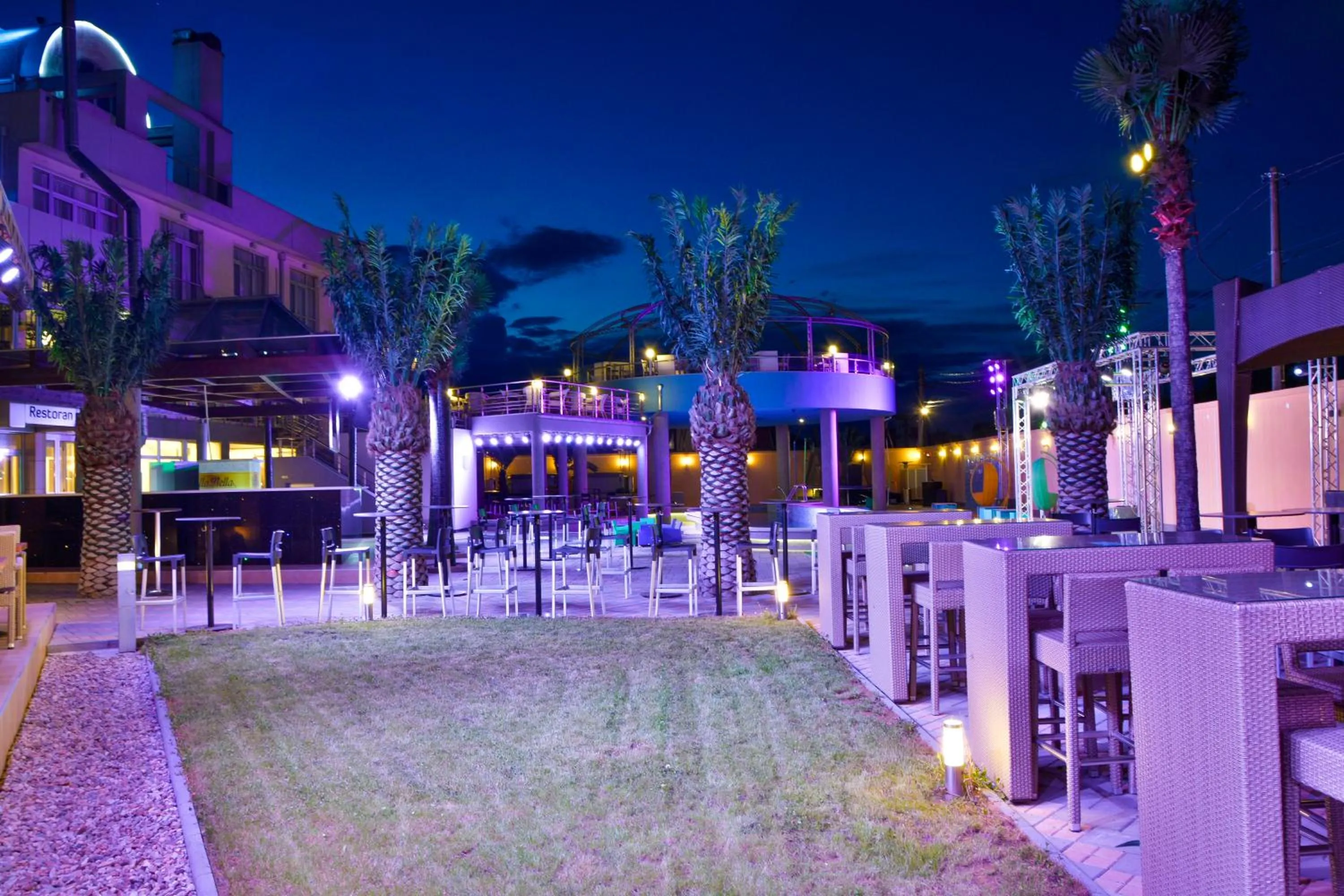 Night in Hotel Bella Nella