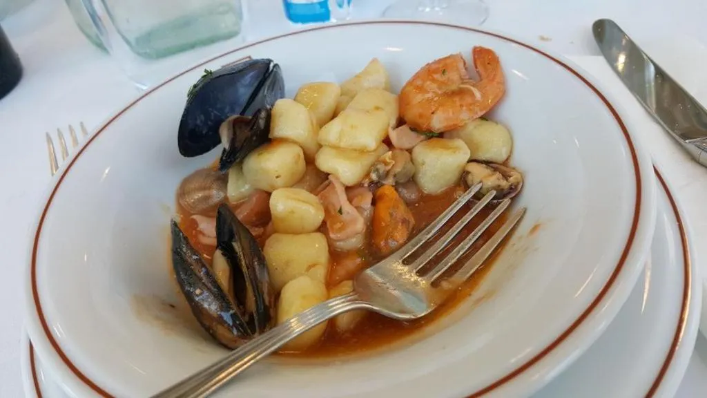 Restaurant/places to eat in Hotel Soraya