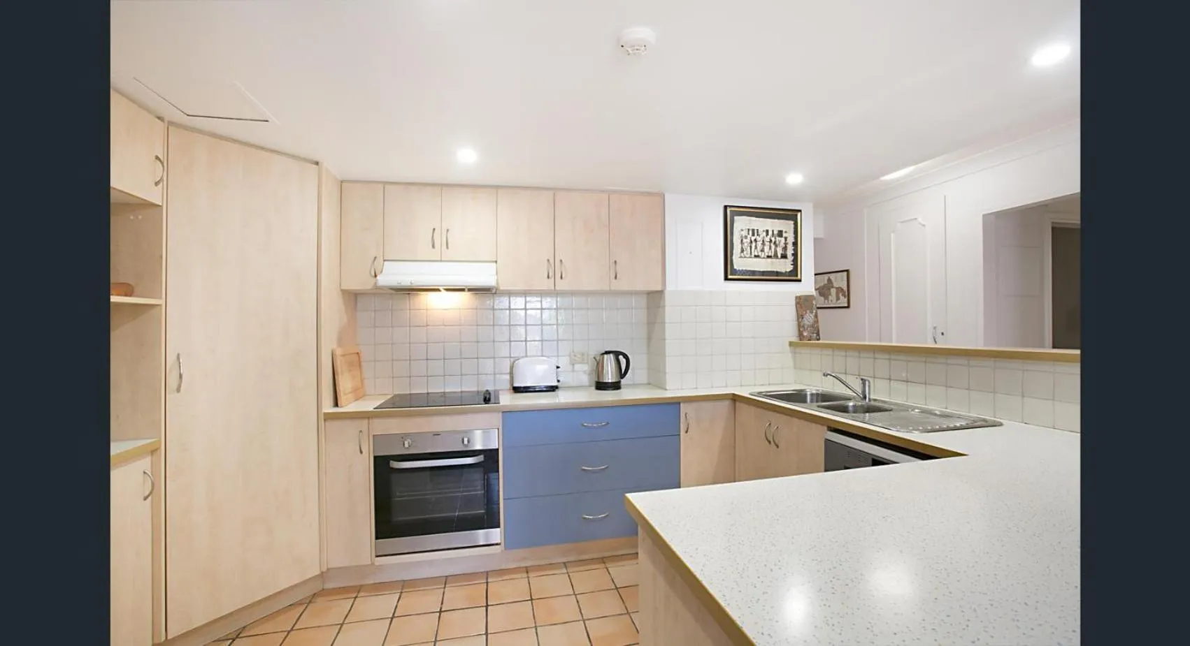 Kitchen or kitchenette in Ocean Royale