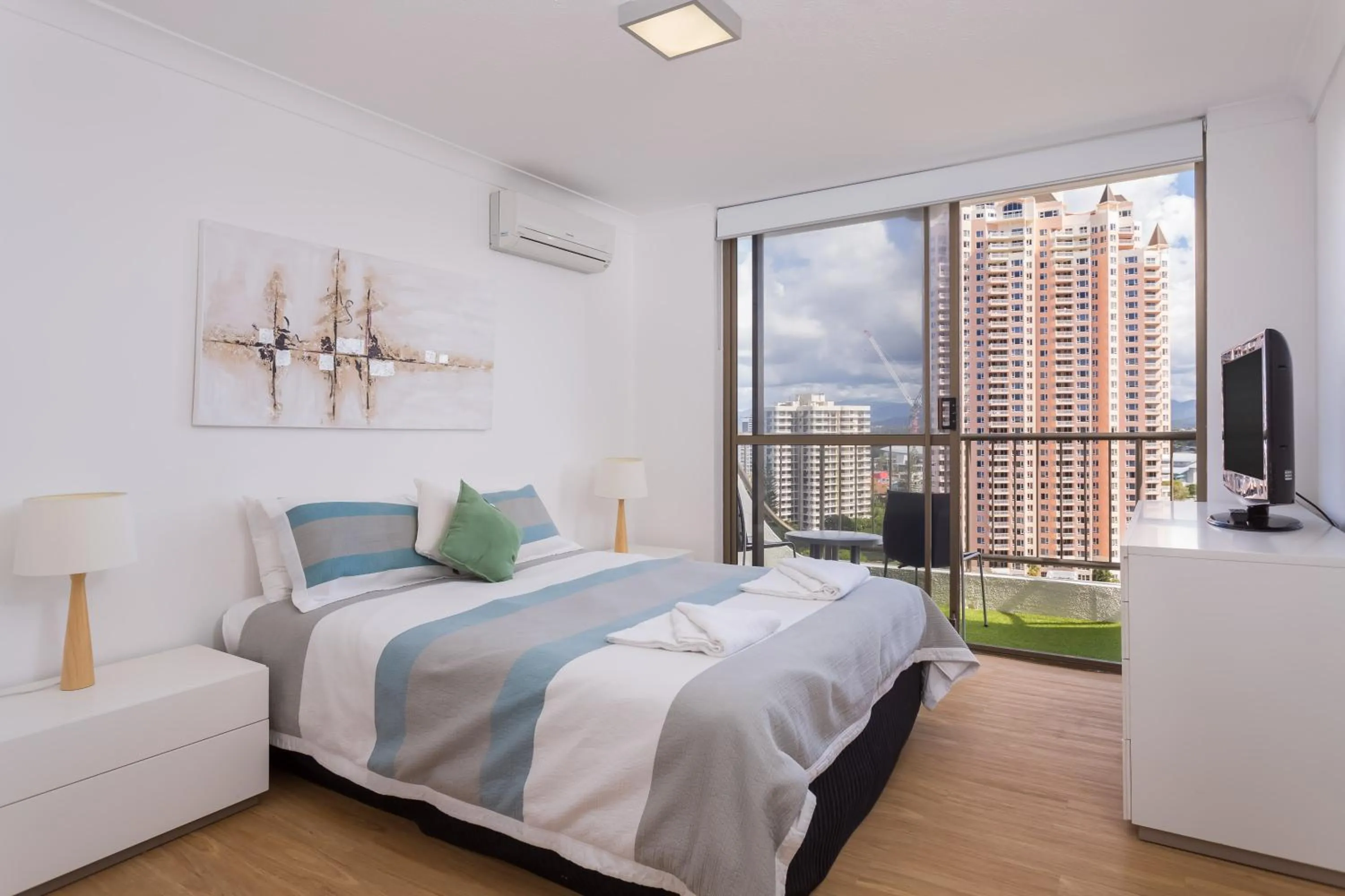 Bedroom, Bed in Ocean Royale