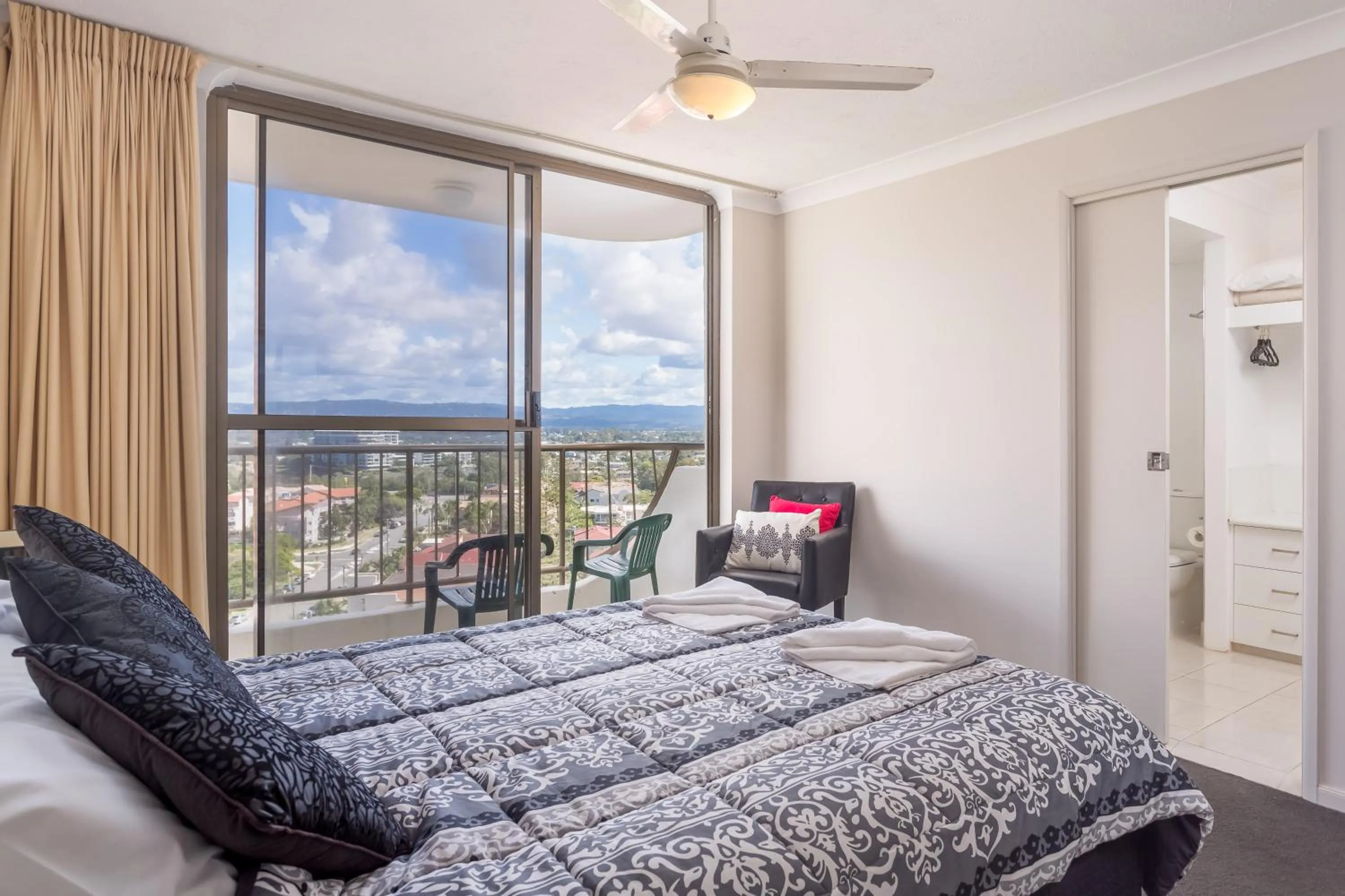 Bedroom, Bed in Ocean Royale
