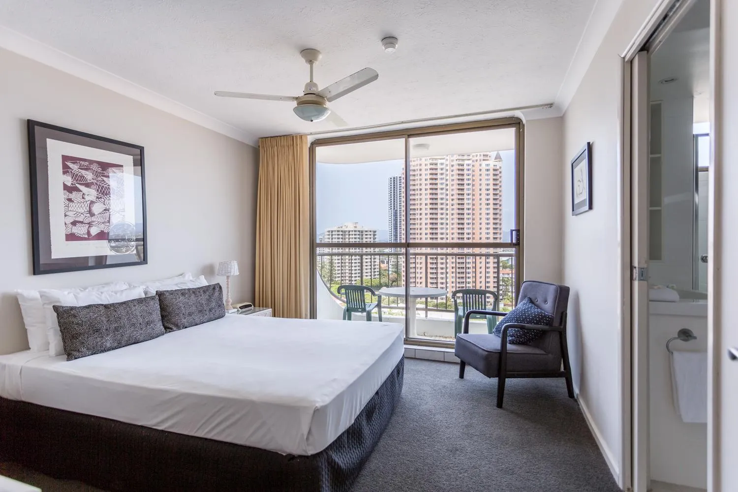 Photo of the whole room, Bed in Ocean Royale