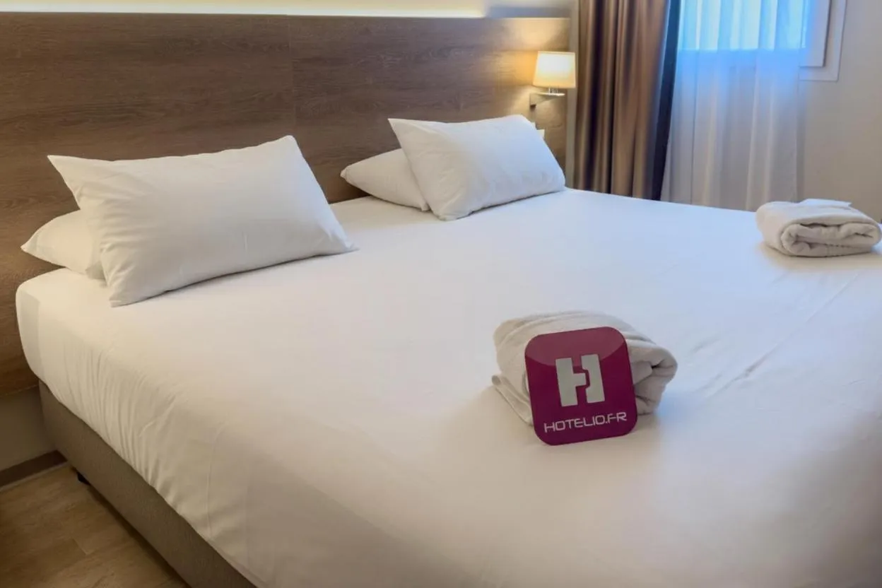 Bedroom, Bed in Best Western Hotelio Montpellier Sud