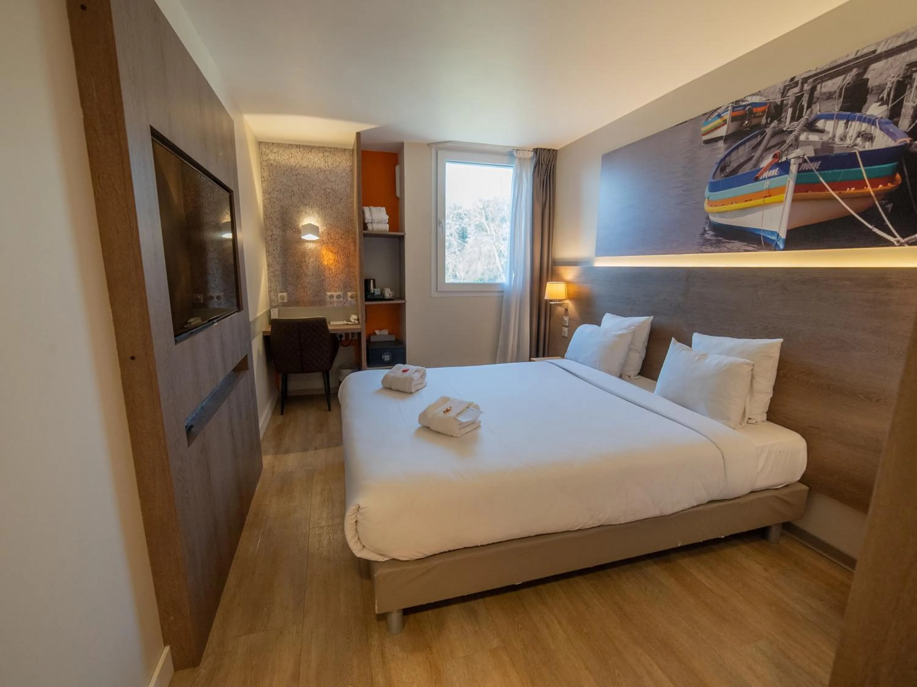 Photo of the whole room, Bed in Best Western Hotelio Montpellier Sud