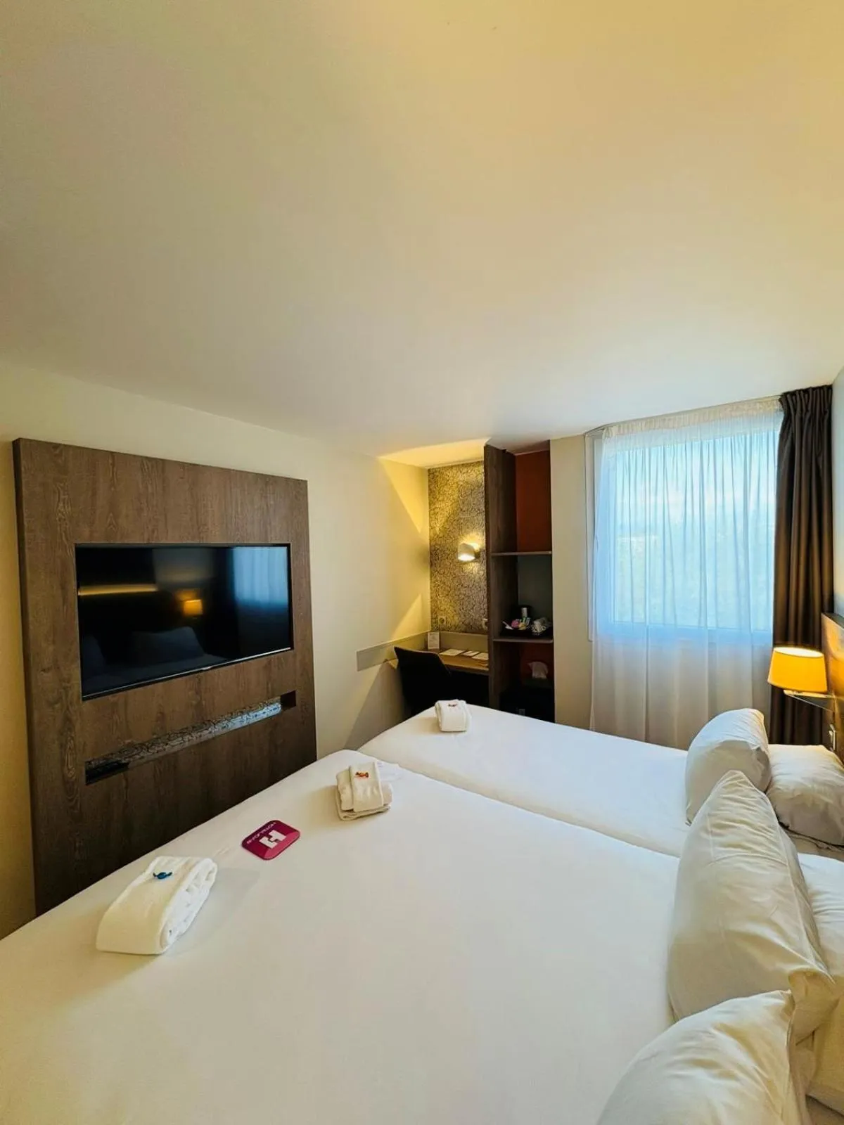 Bed in Best Western Hotelio Montpellier Sud