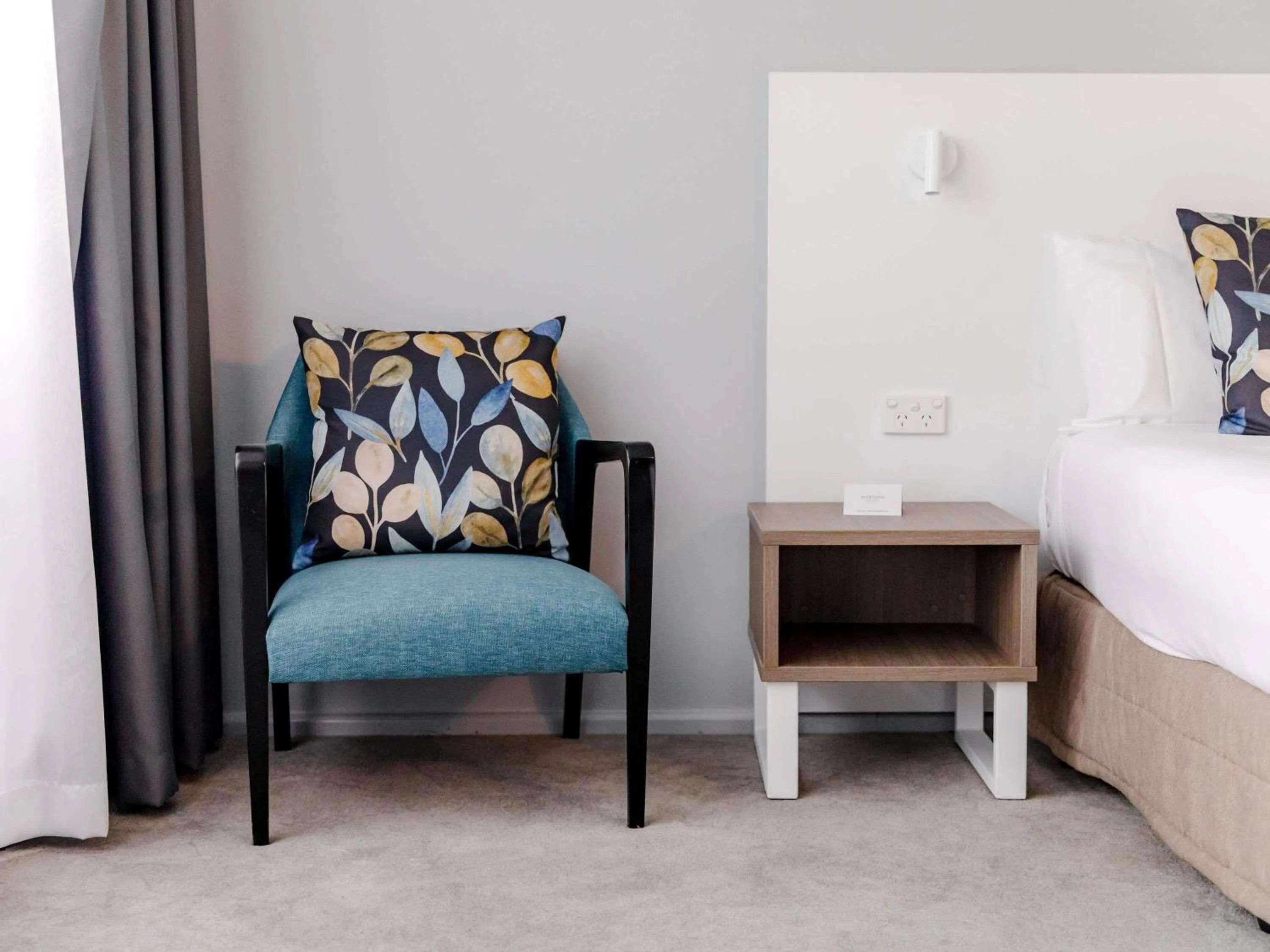 Bedroom, Bed in Mercure Brisbane Spring Hill