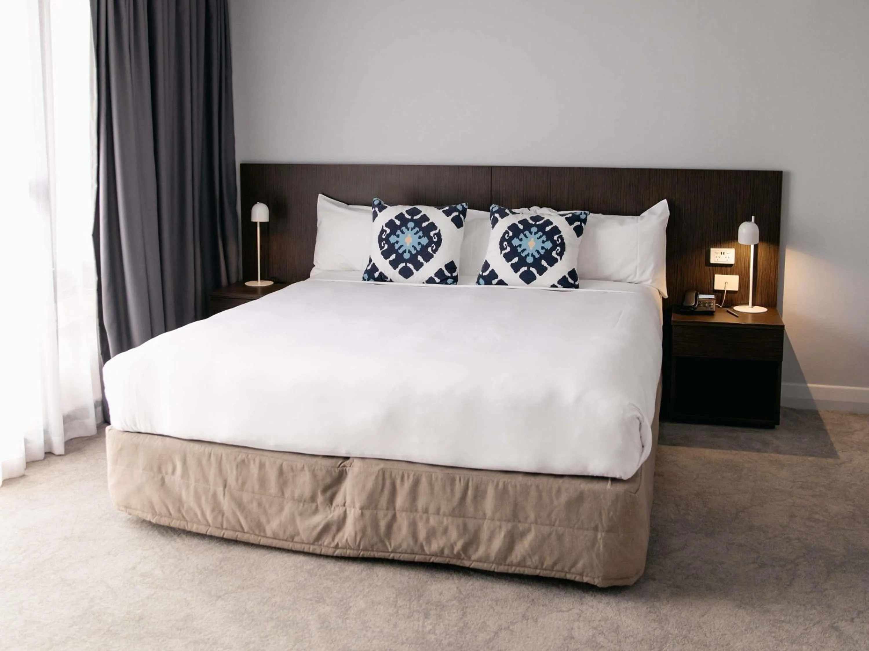 Bedroom, Bed in Mercure Brisbane Spring Hill