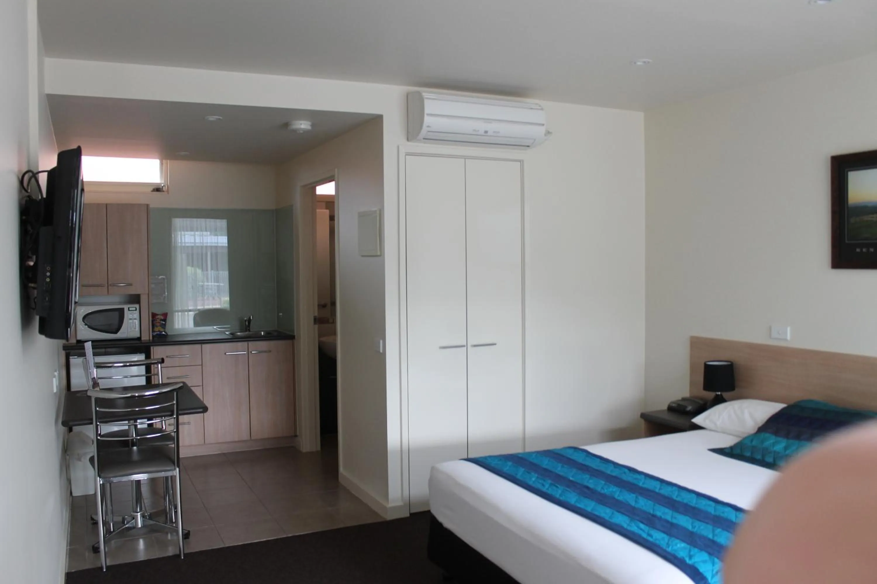 Bedroom, Bed in Mansfield Motel