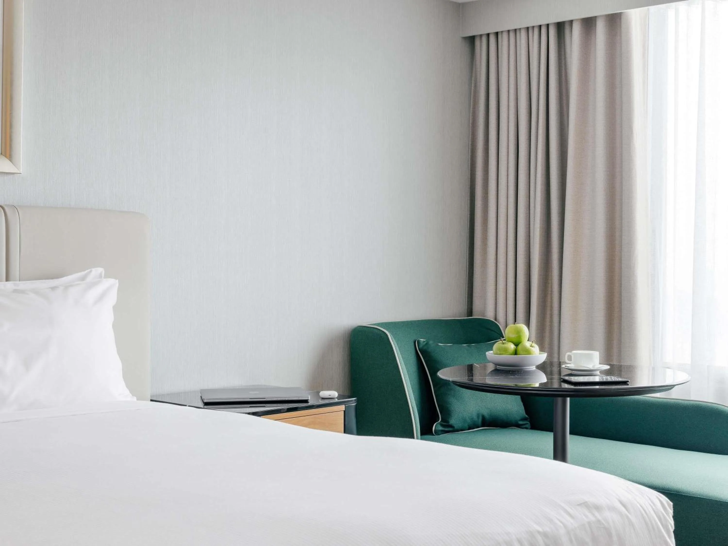 Bedroom, Bed in Mantra Melbourne Airport