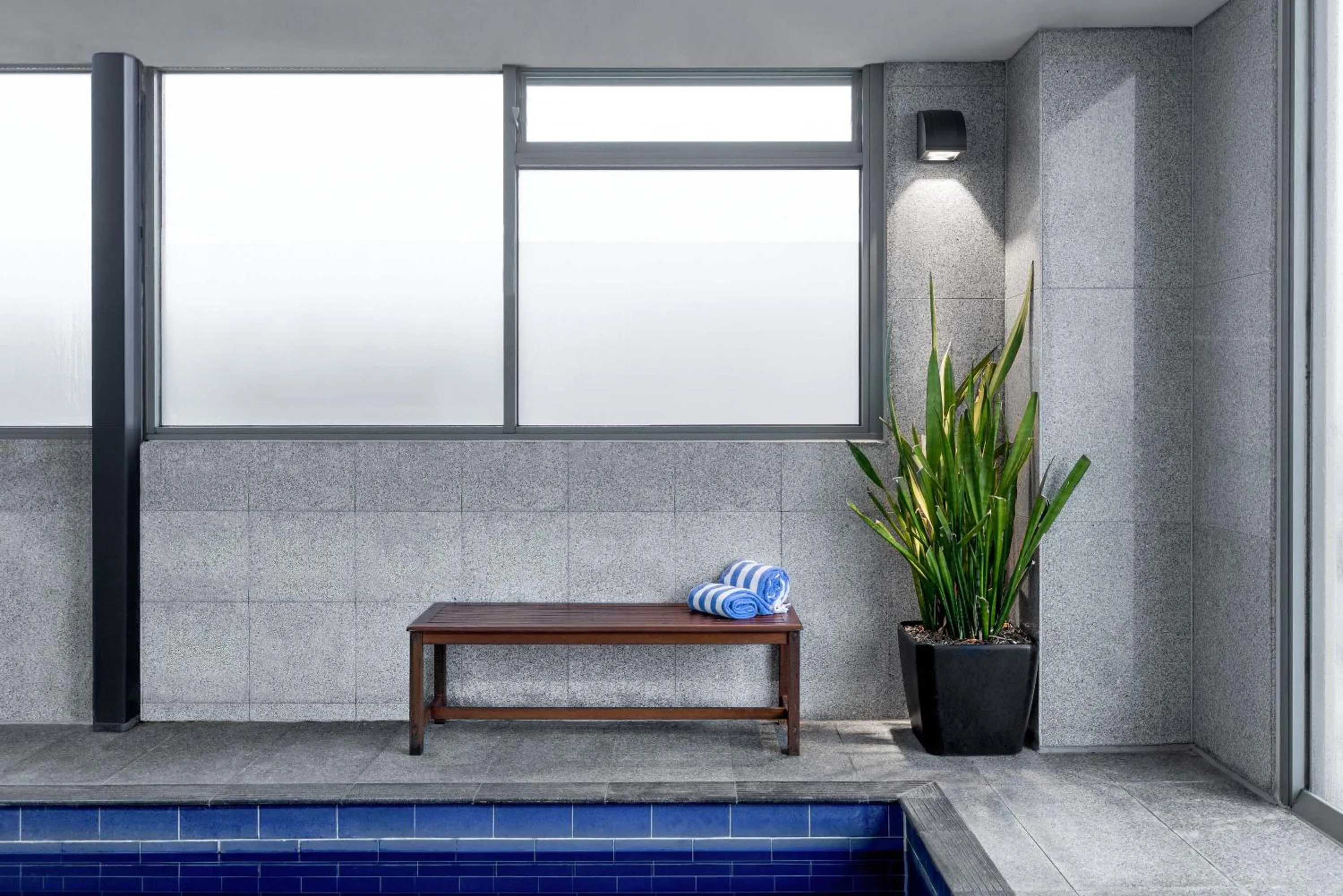 Swimming pool in Mantra Melbourne Airport