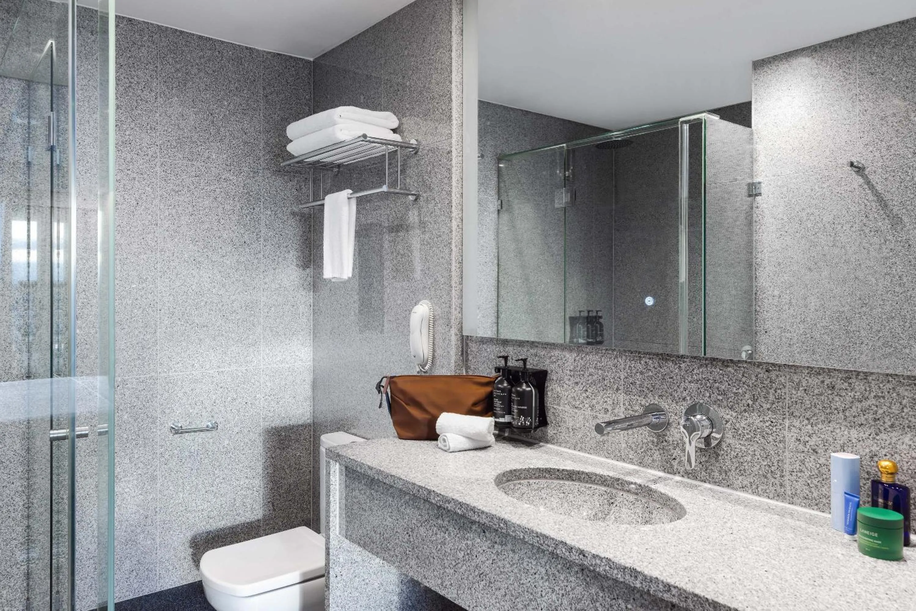 Bathroom in Mantra Melbourne Airport