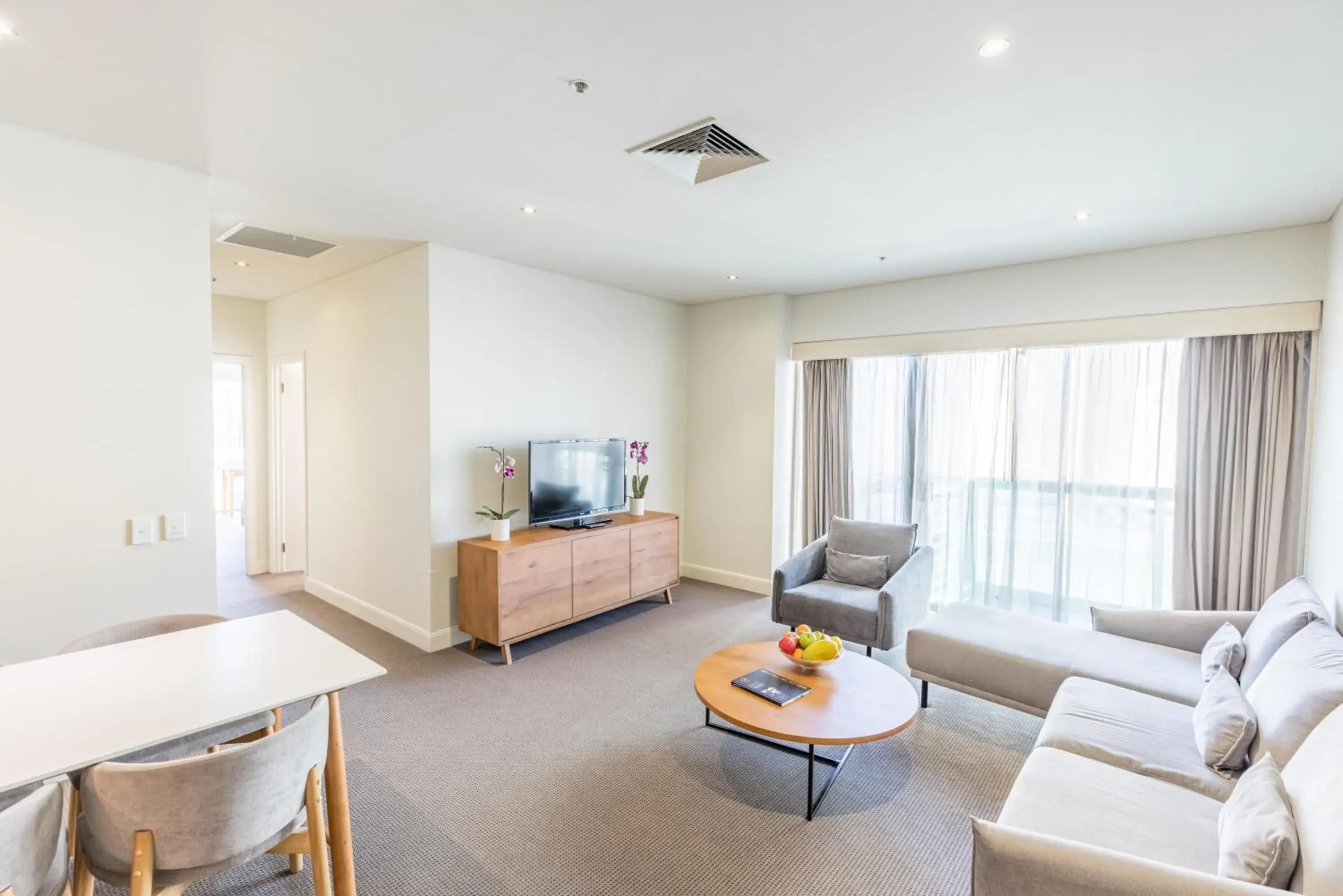 Two-Bedroom Apartment in Seasons Botanic Gardens Two-Bedroom Apartment in Seasons Botanic Gardens