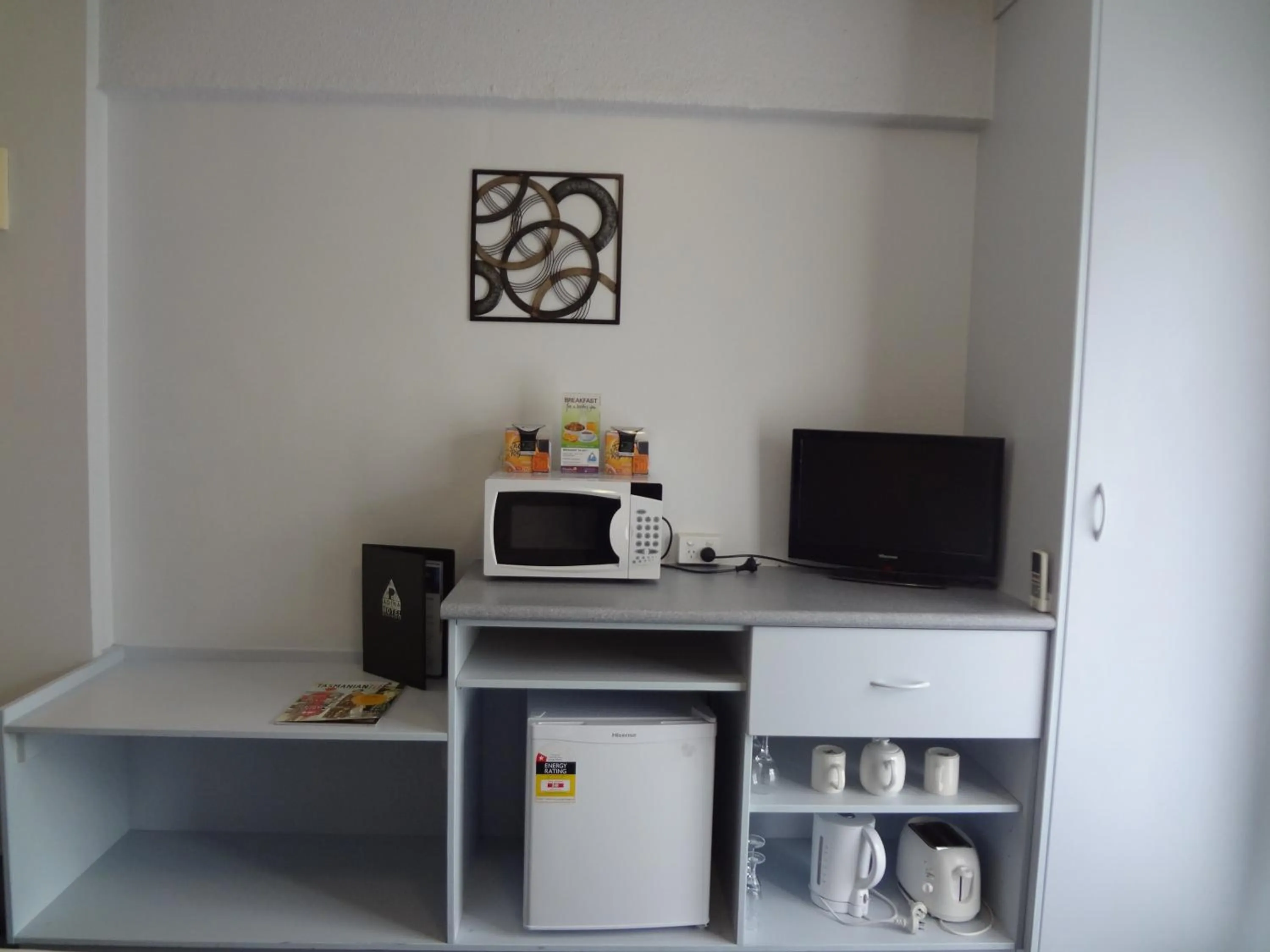 TV and multimedia in Adina Place Motel Apartments