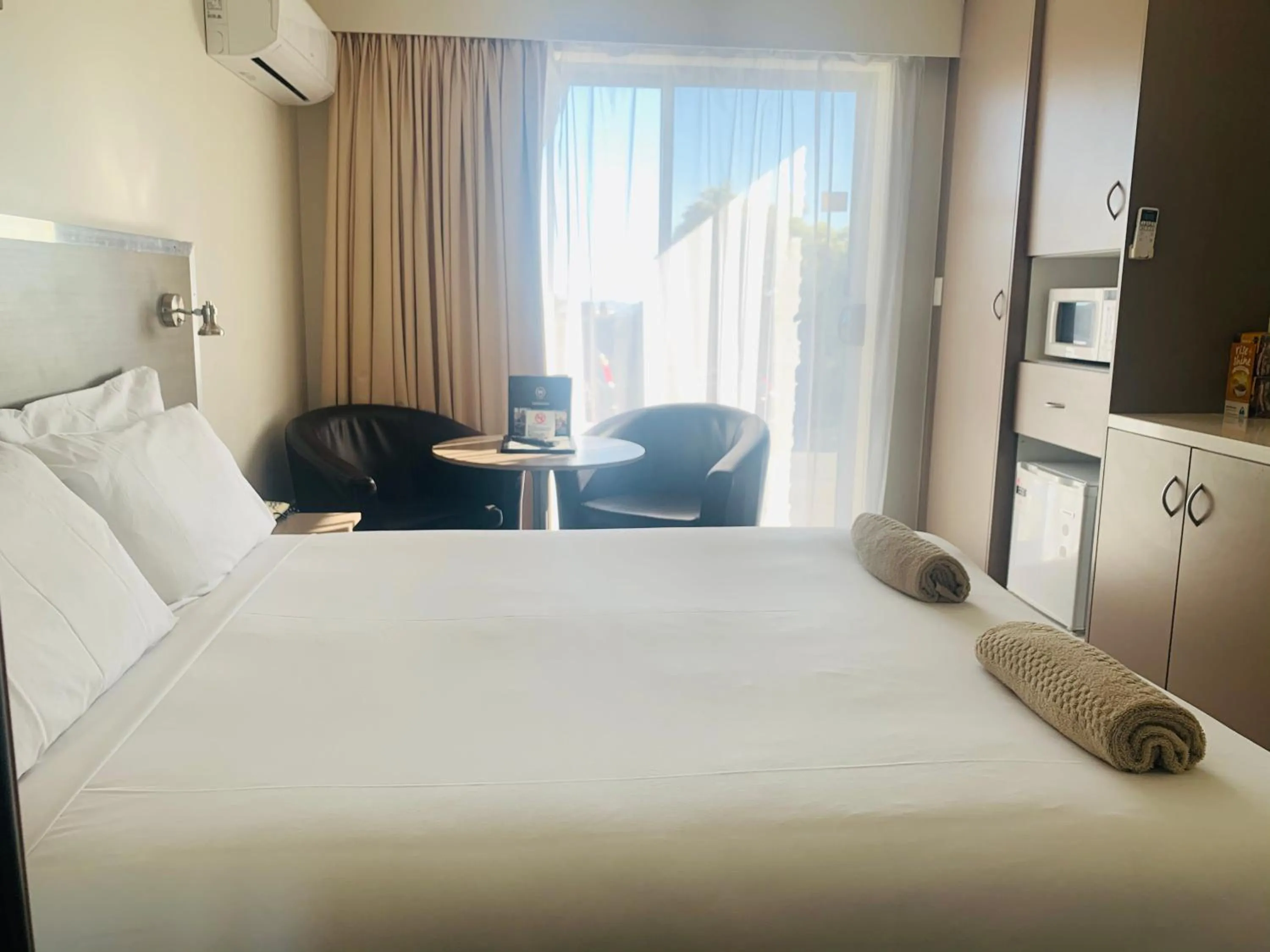 Bedroom, Bed in Adina Place Motel Apartments