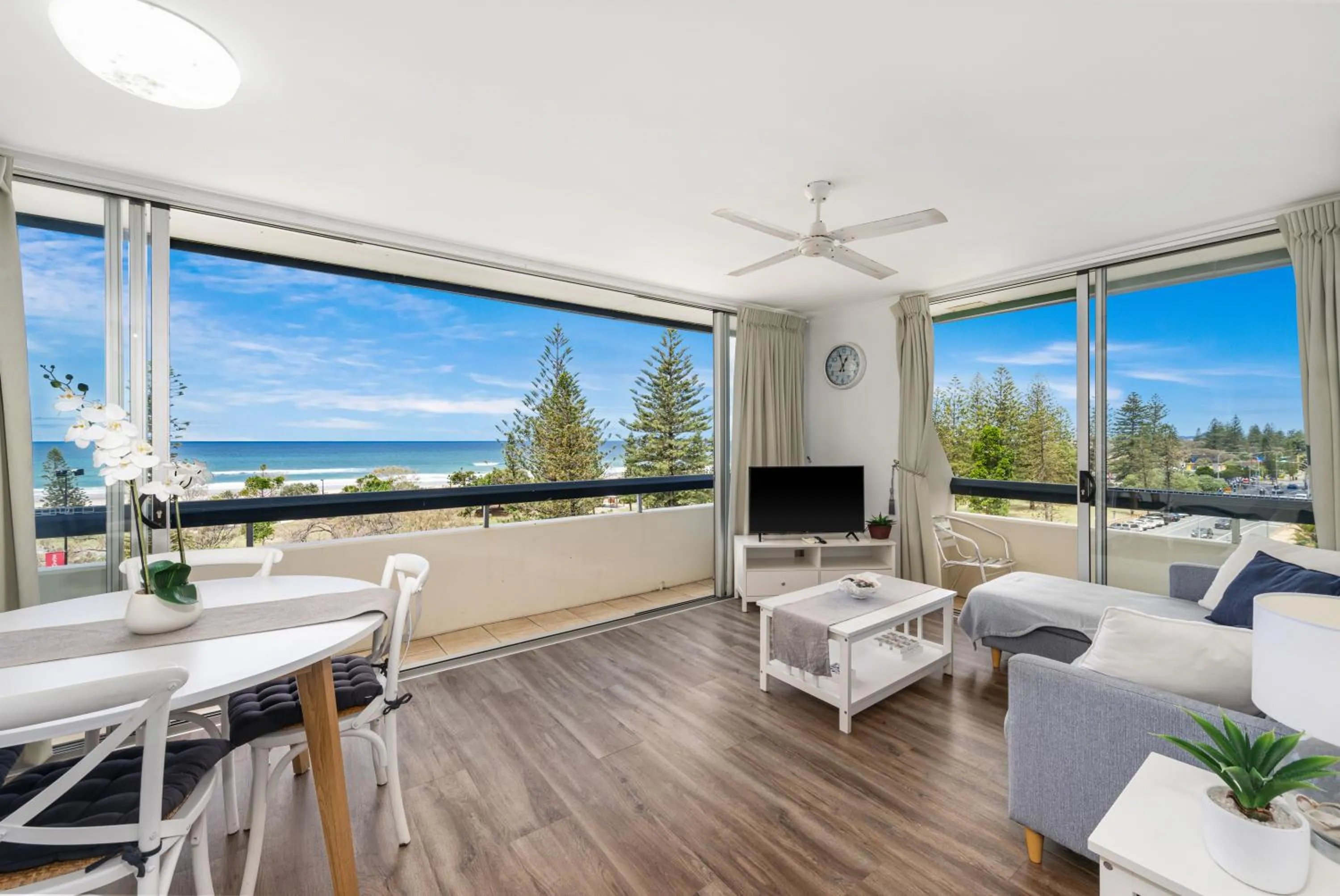 Communal lounge/ TV room in Hi Ho Beach Apartments on Broadbeach