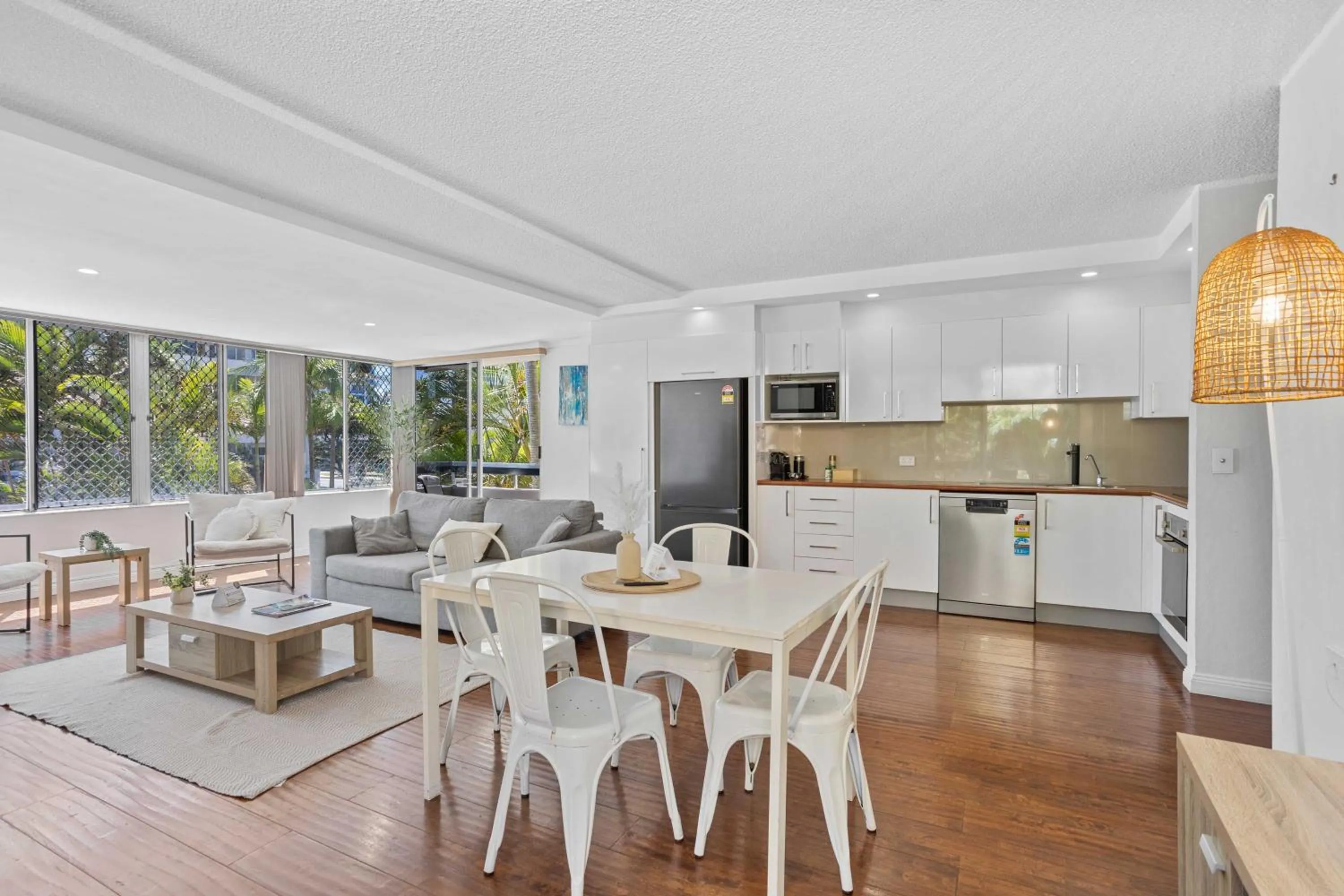 Kitchen or kitchenette in Hi Ho Beach Apartments on Broadbeach