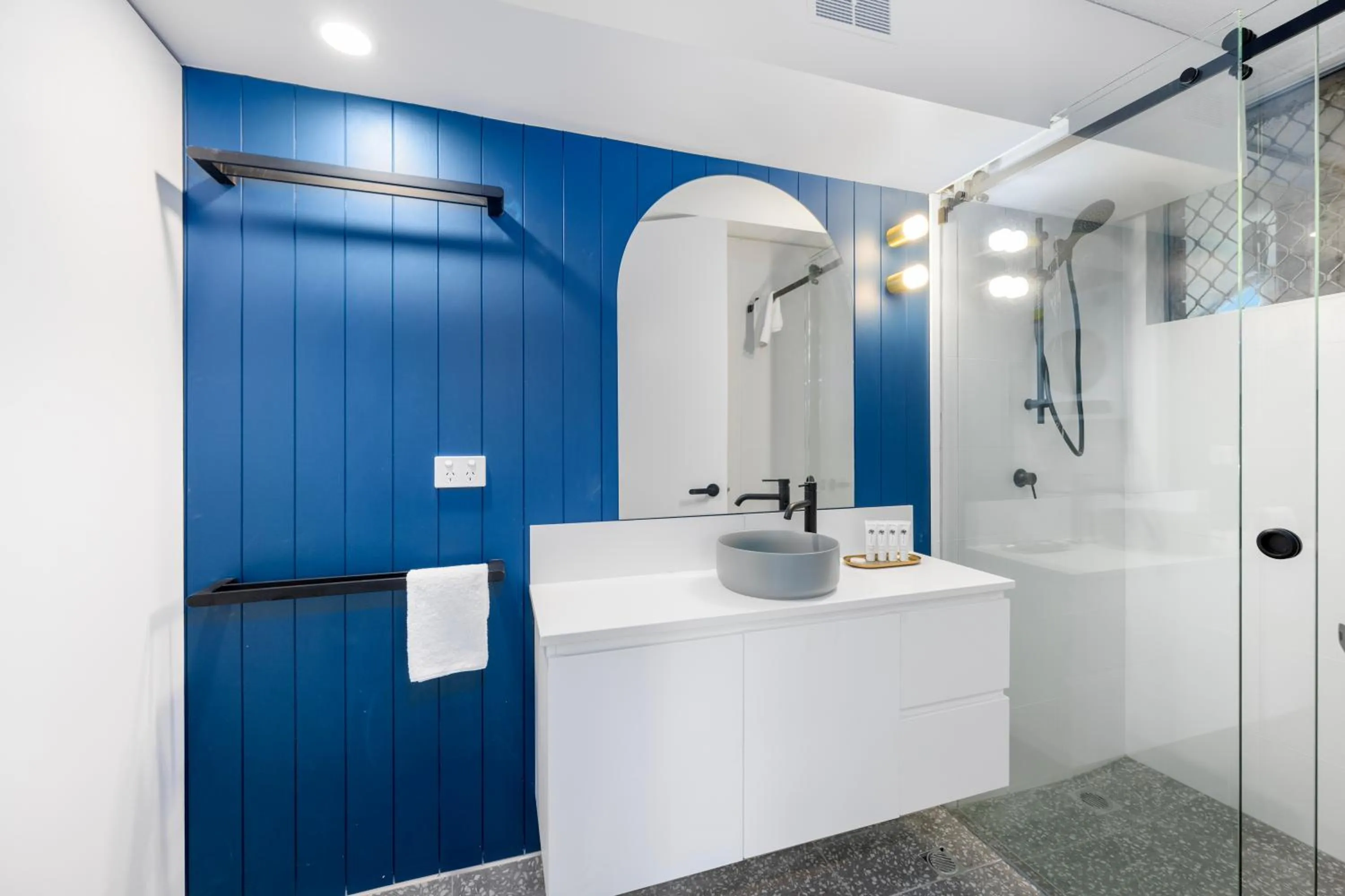 Shower in Hi Ho Beach Apartments on Broadbeach