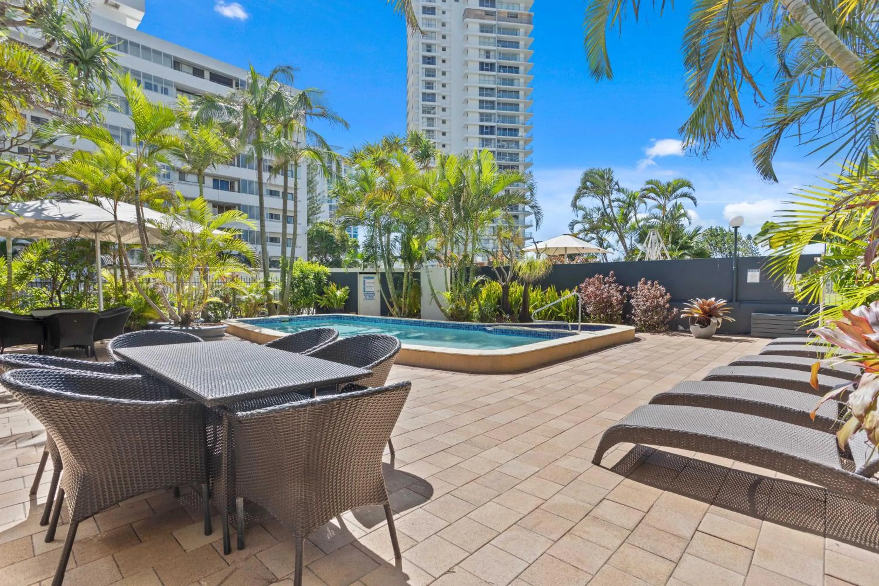Property building in Hi Ho Beach Apartments on Broadbeach
